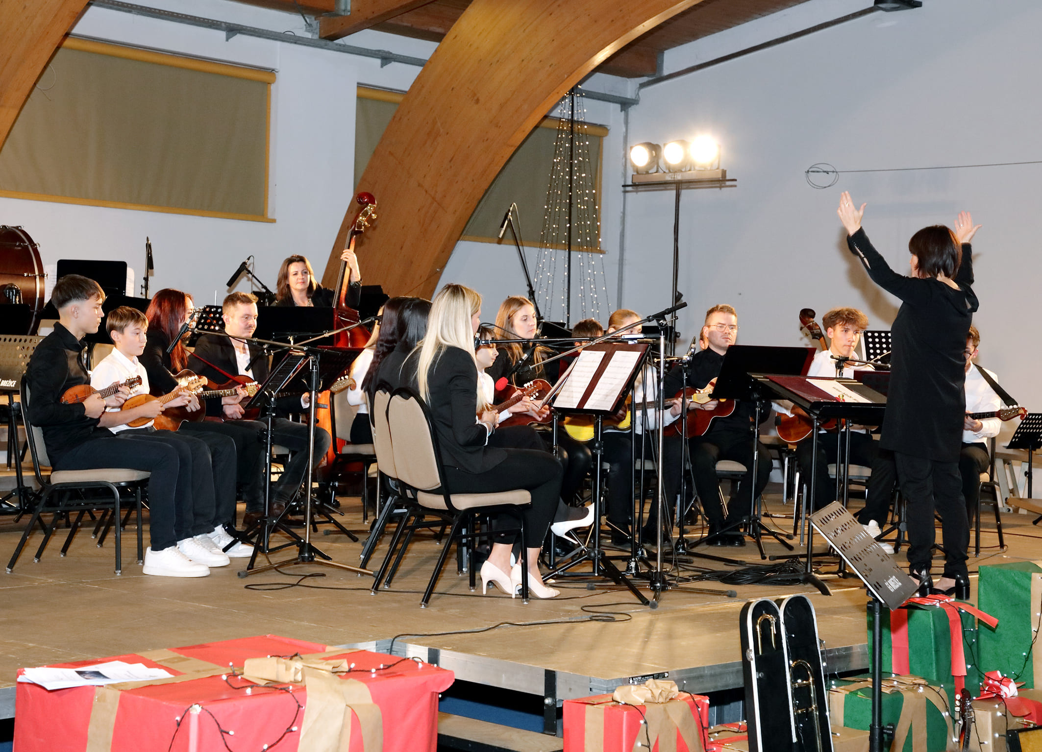 Koncert orkestrov in zborov