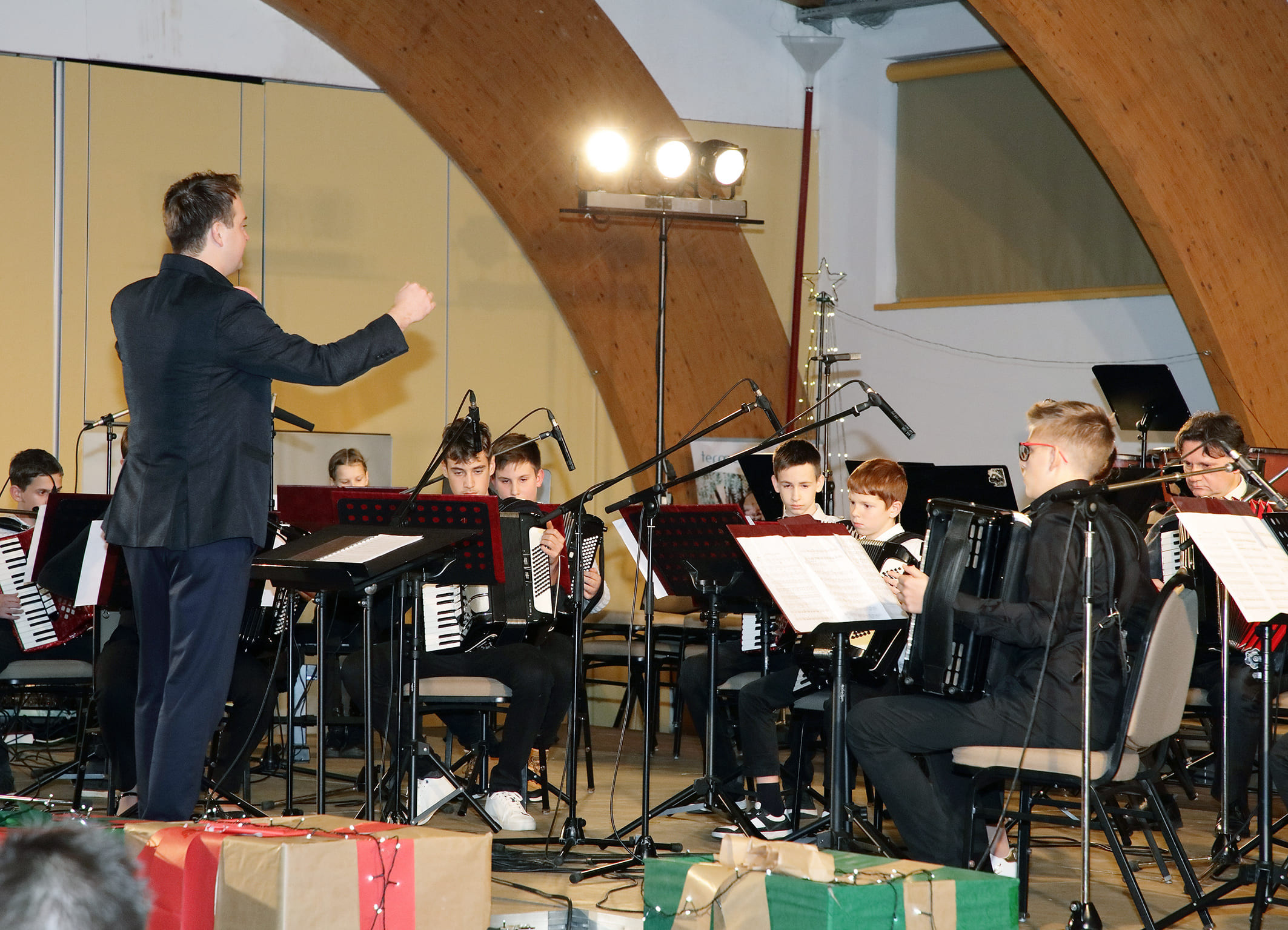 Koncert orkestrov in zborov