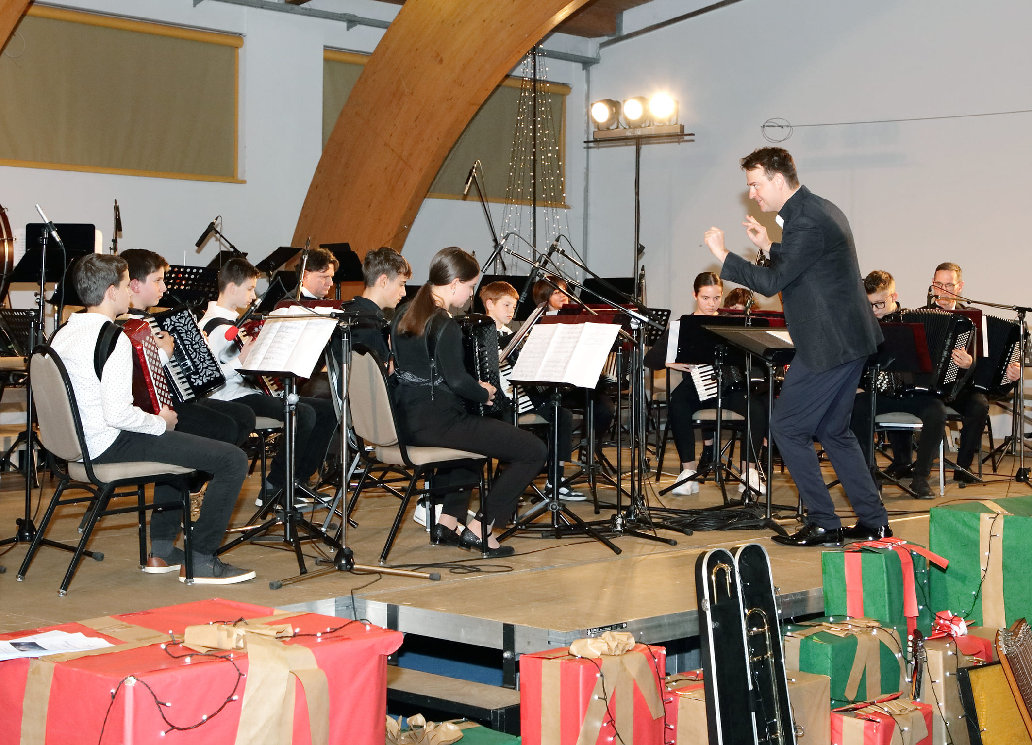 Koncert orkestrov in zborov