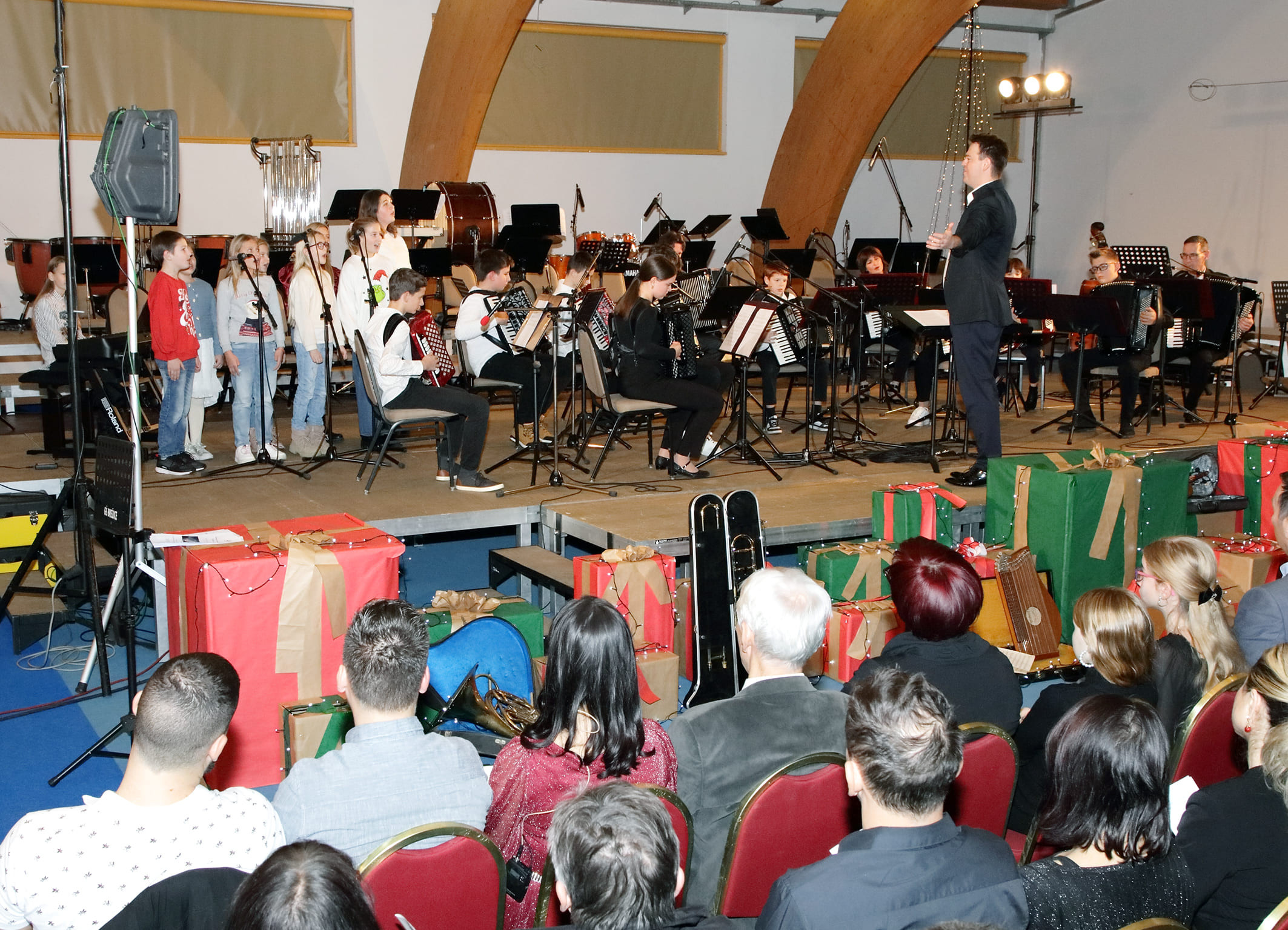 Koncert orkestrov in zborov