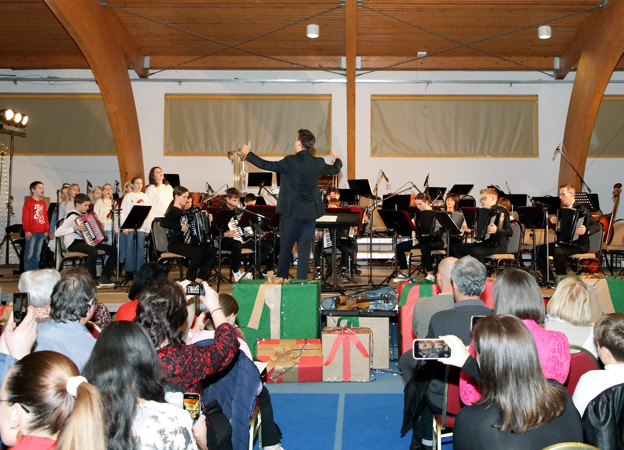 Koncert orkestrov in zborov