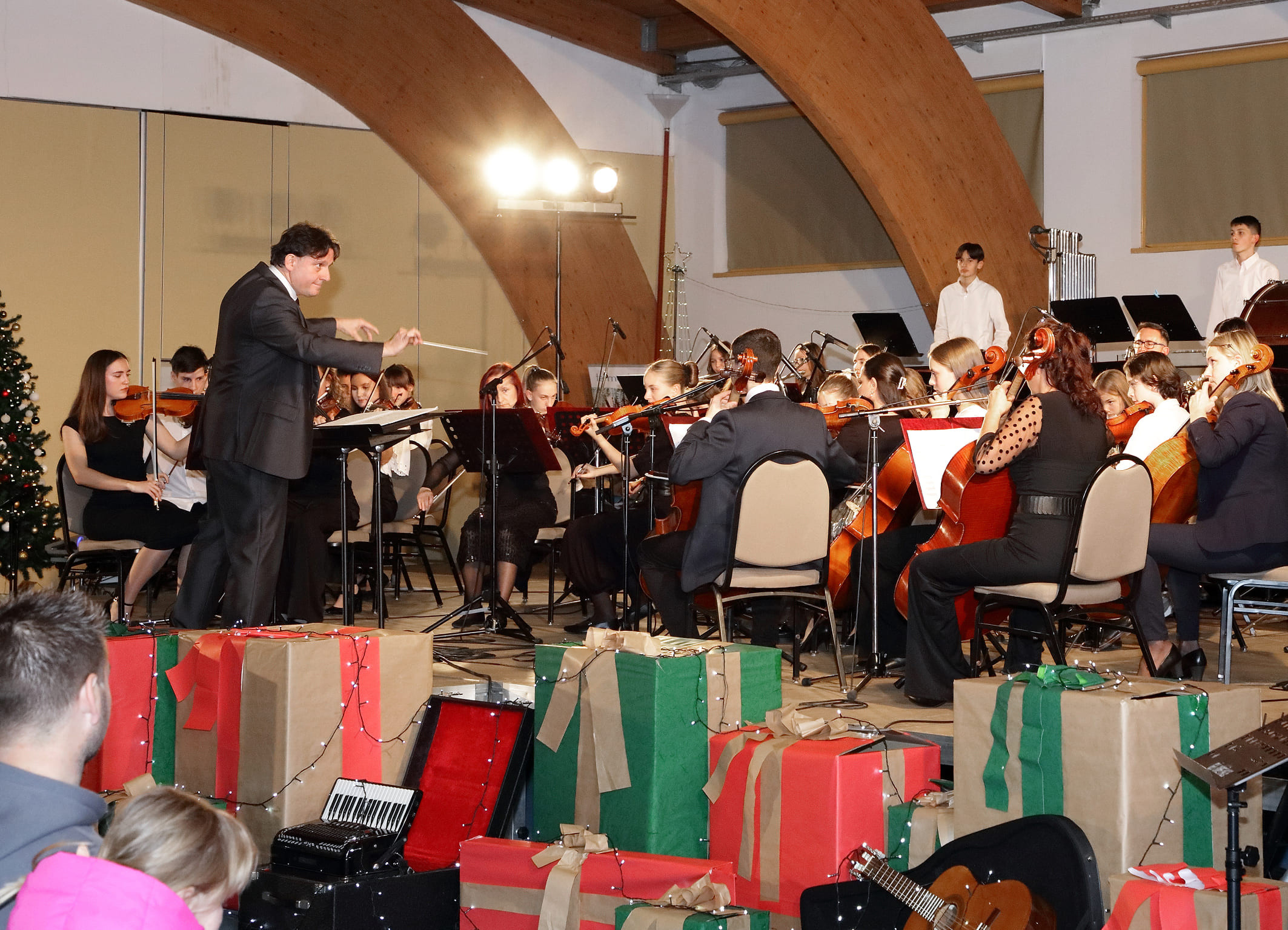 Koncert orkestrov in zborov