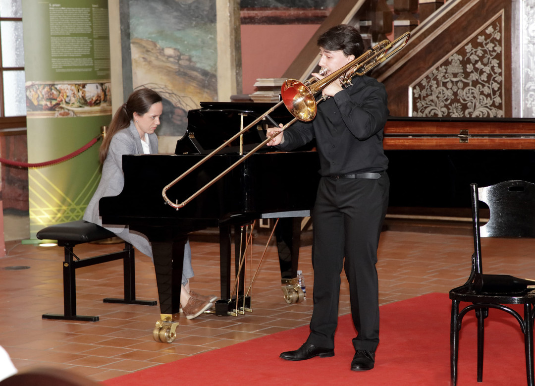 Predmaturitetni recital pozavnista Antona Ajstra