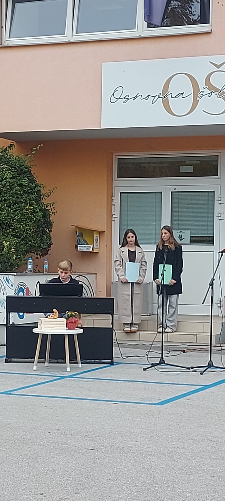 Z glasbo ob Rastoči knjigi in dnevu suverenosti