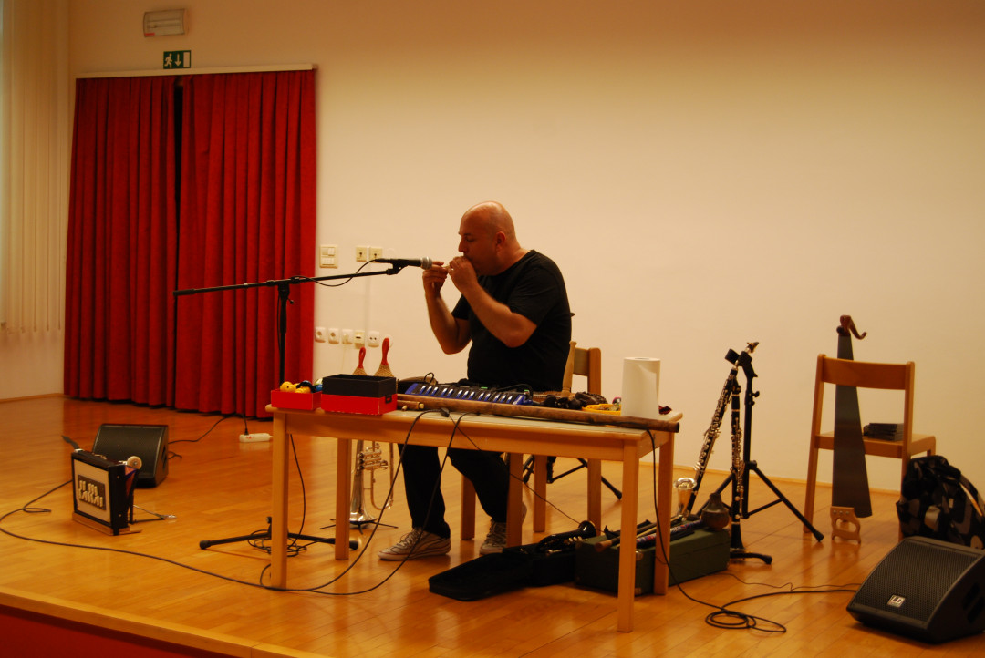 Nastop multiinštrumentalista Boštjana Gombača