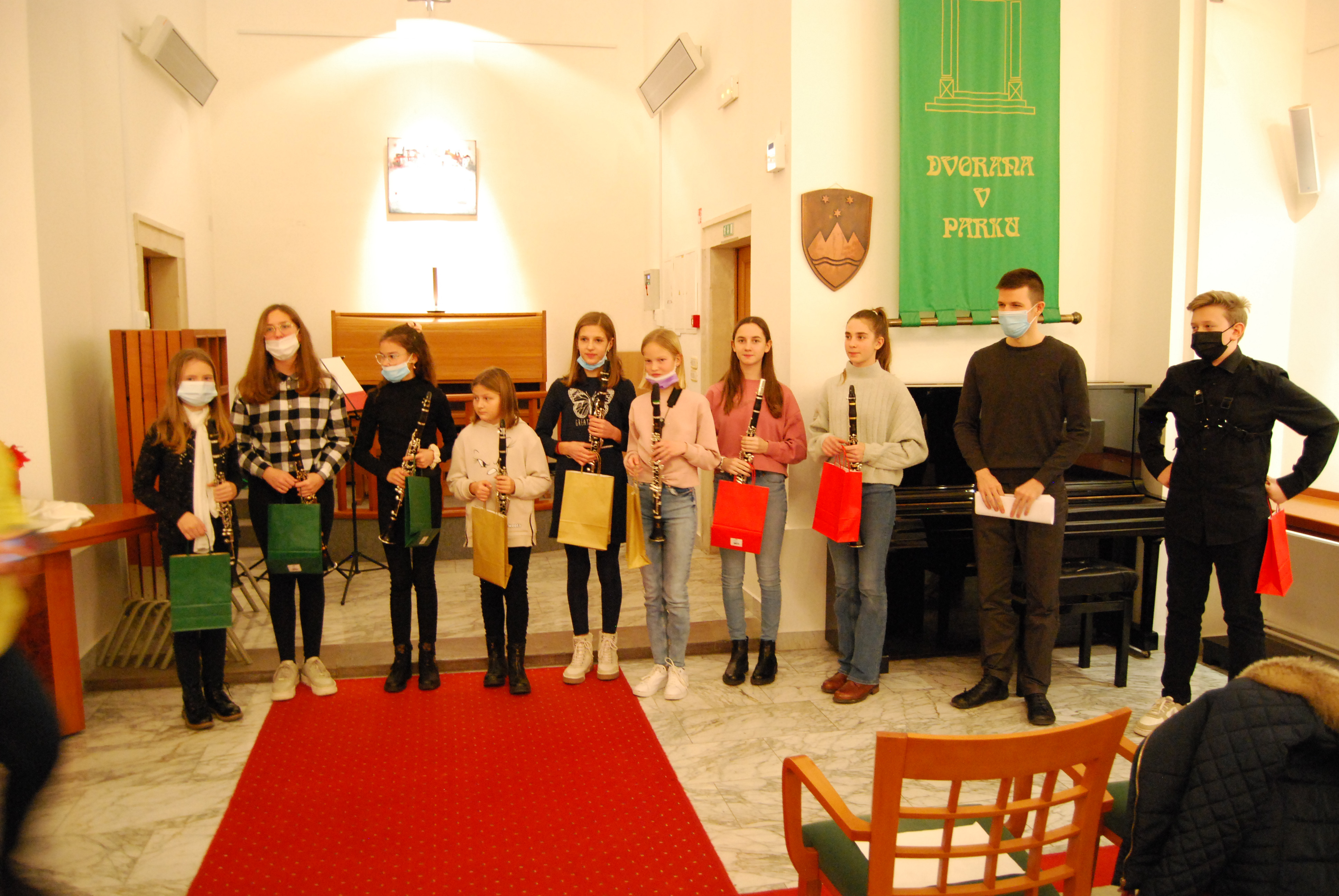 Otvoritev novoletne razstave Društva likovnikov OKO