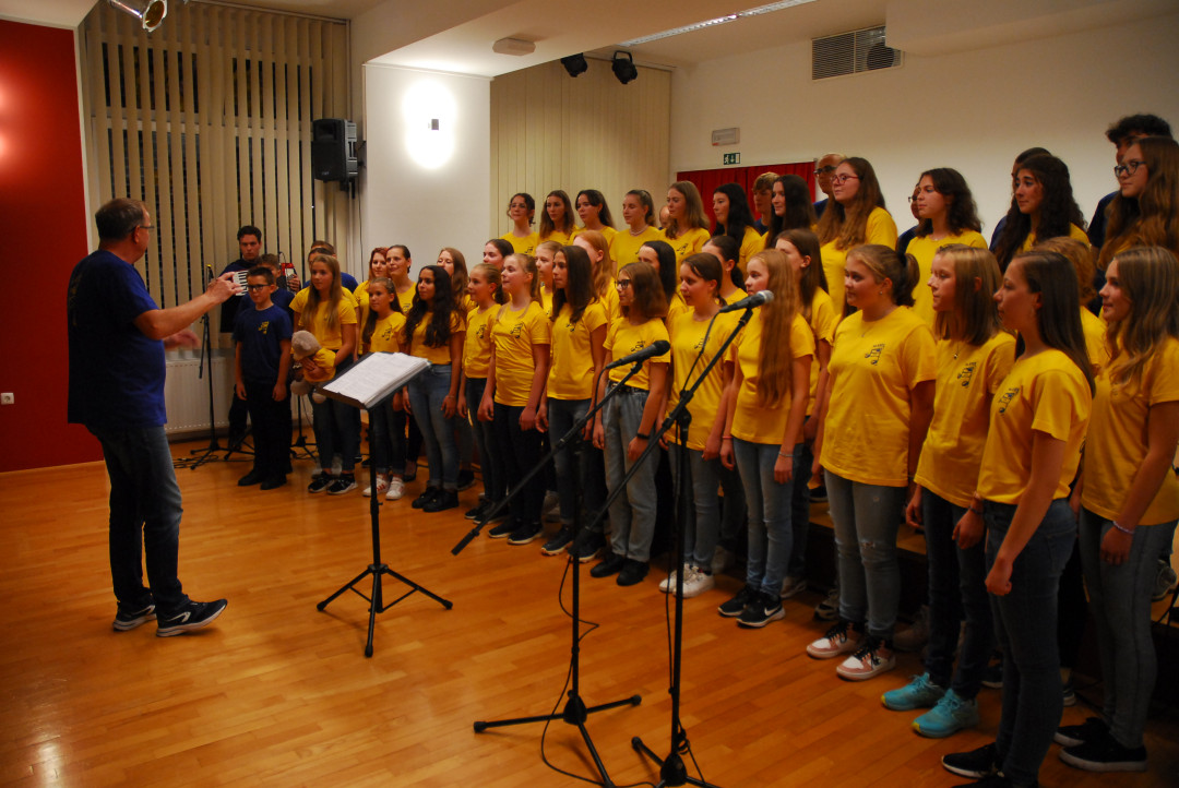 Skupni koncert učencev Glasbene šole Krško in Pevskega zbora HLÁSEK ZUŠ Přeštice