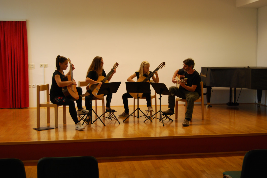 Zaključni nastop kitaristov iz razreda Mitje Režmana