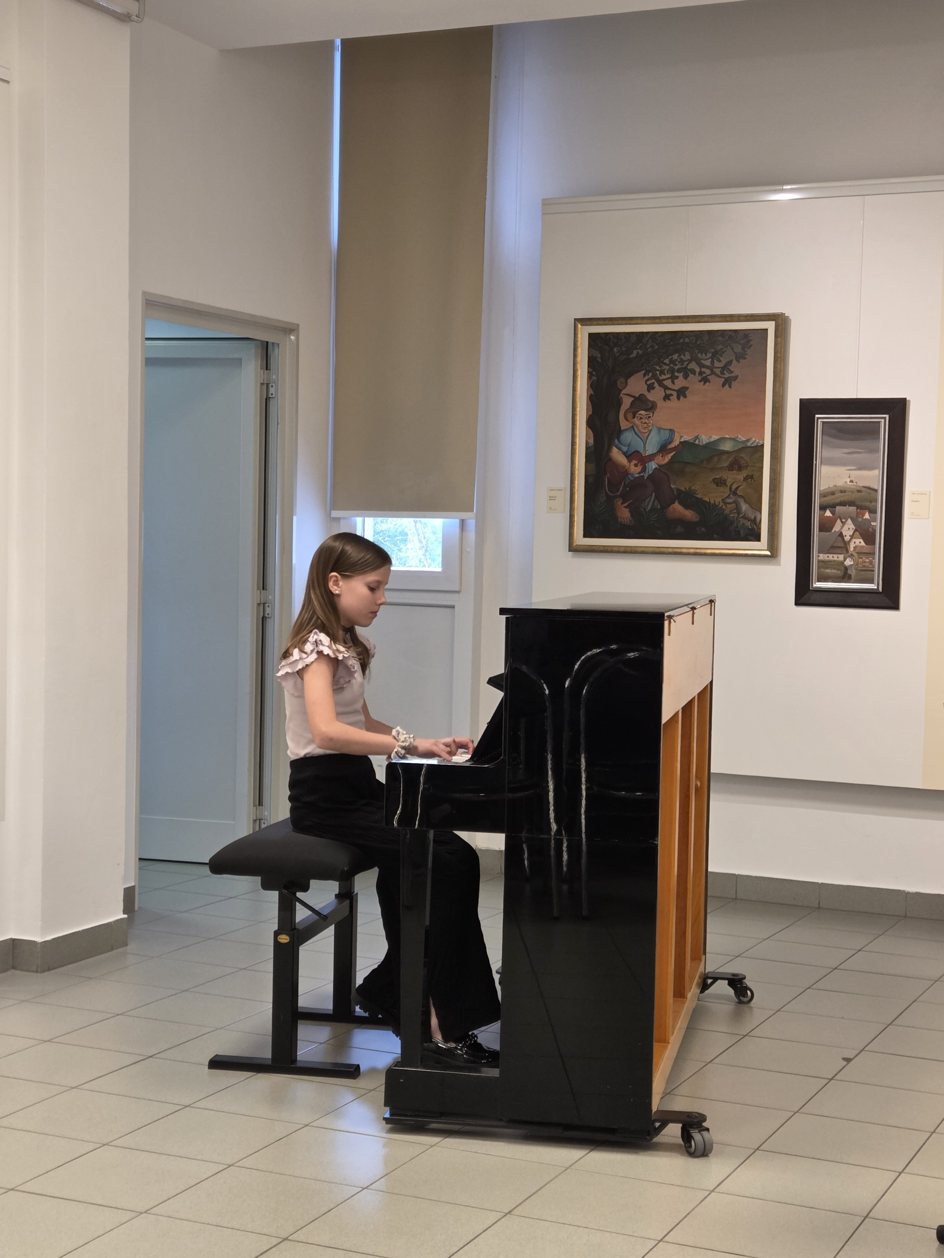 Četrti koncert iz cikla Mladi glasbeniki nastopajo v galeriji