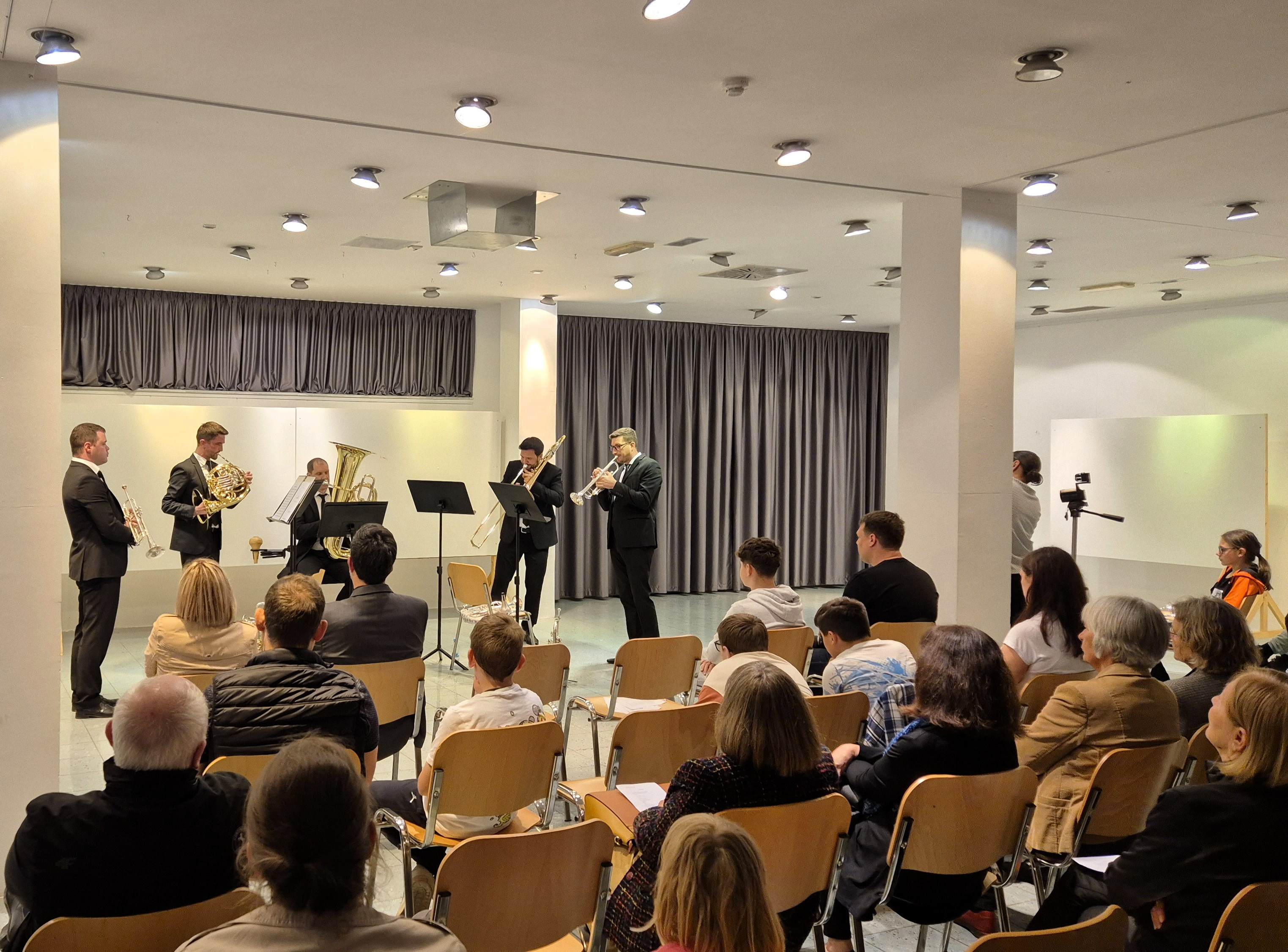 Četrtkova sozvočja, 2. koncert: Trobilni kvintet Contrast