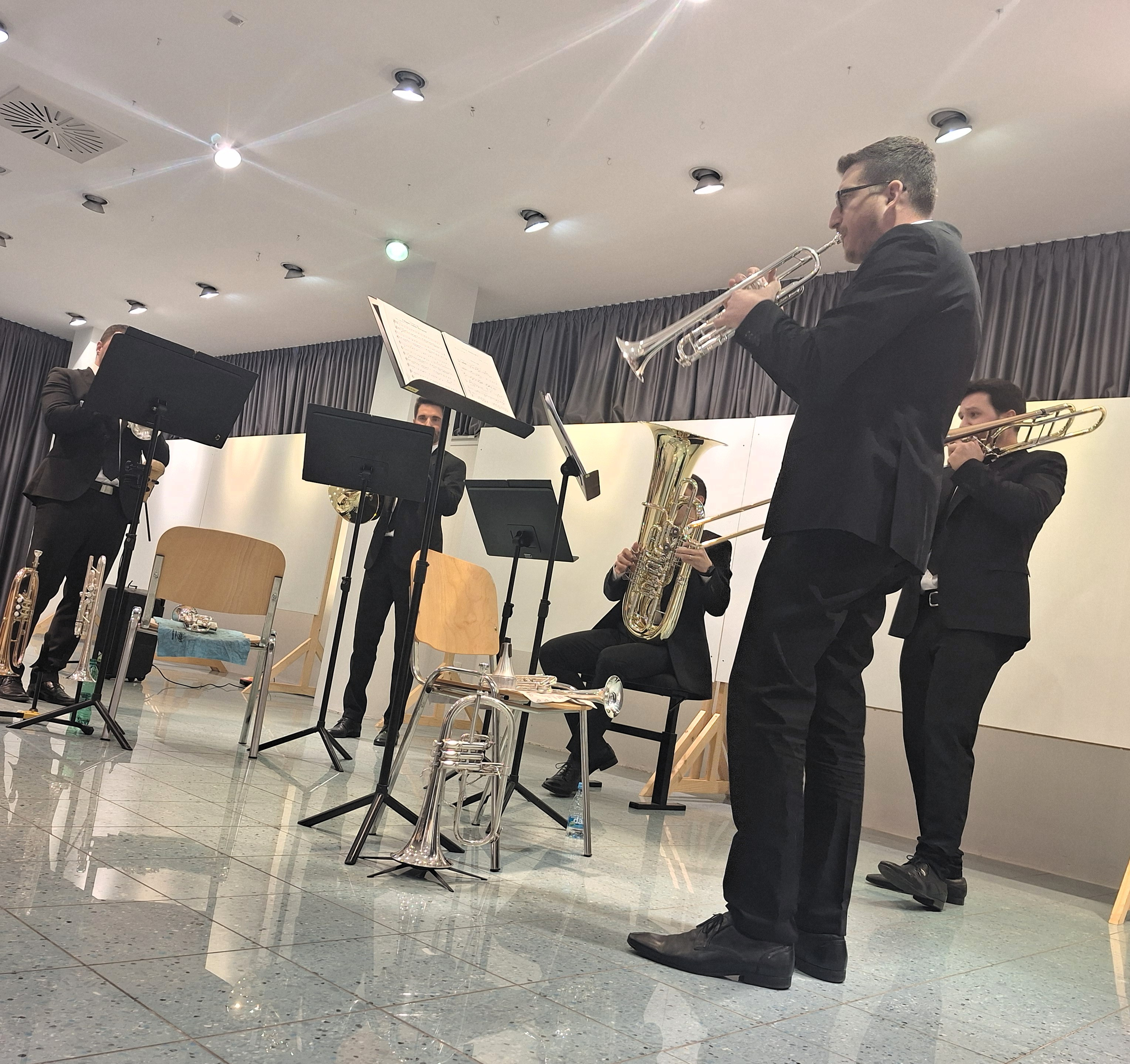 Četrtkova sozvočja, 2. koncert: Trobilni kvintet Contrast