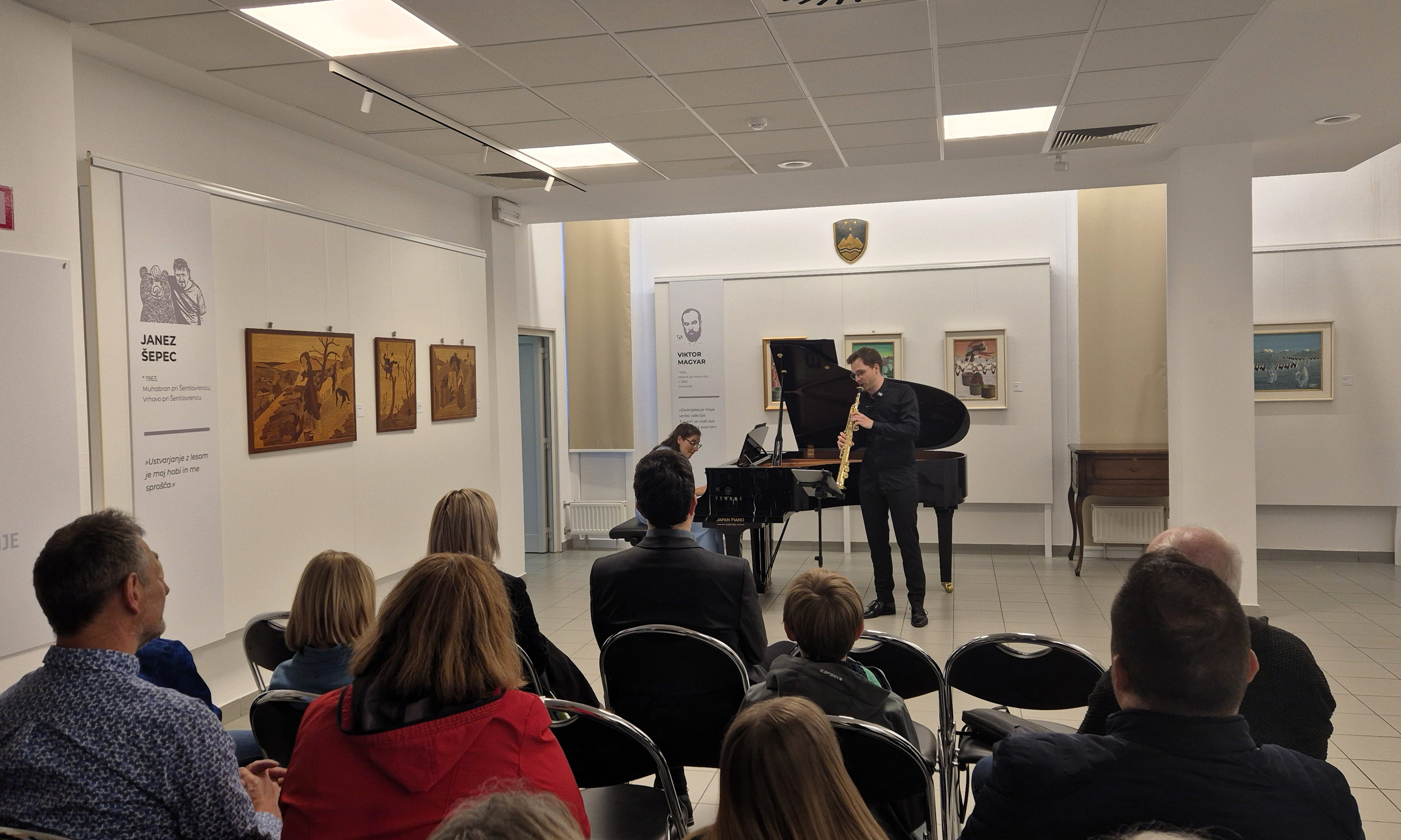 Četrtkova sozvočja, 3. koncert: Jan Gričar, saksofon in Neža Bregar, klavir