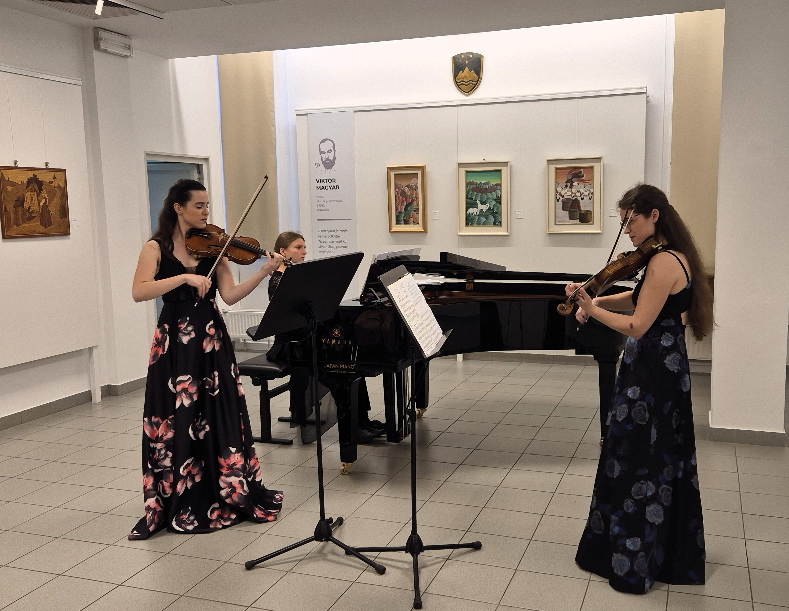 Četrtkova sozvočja, 4. koncert: Manja Slak, violina in Eva Zec, klavir