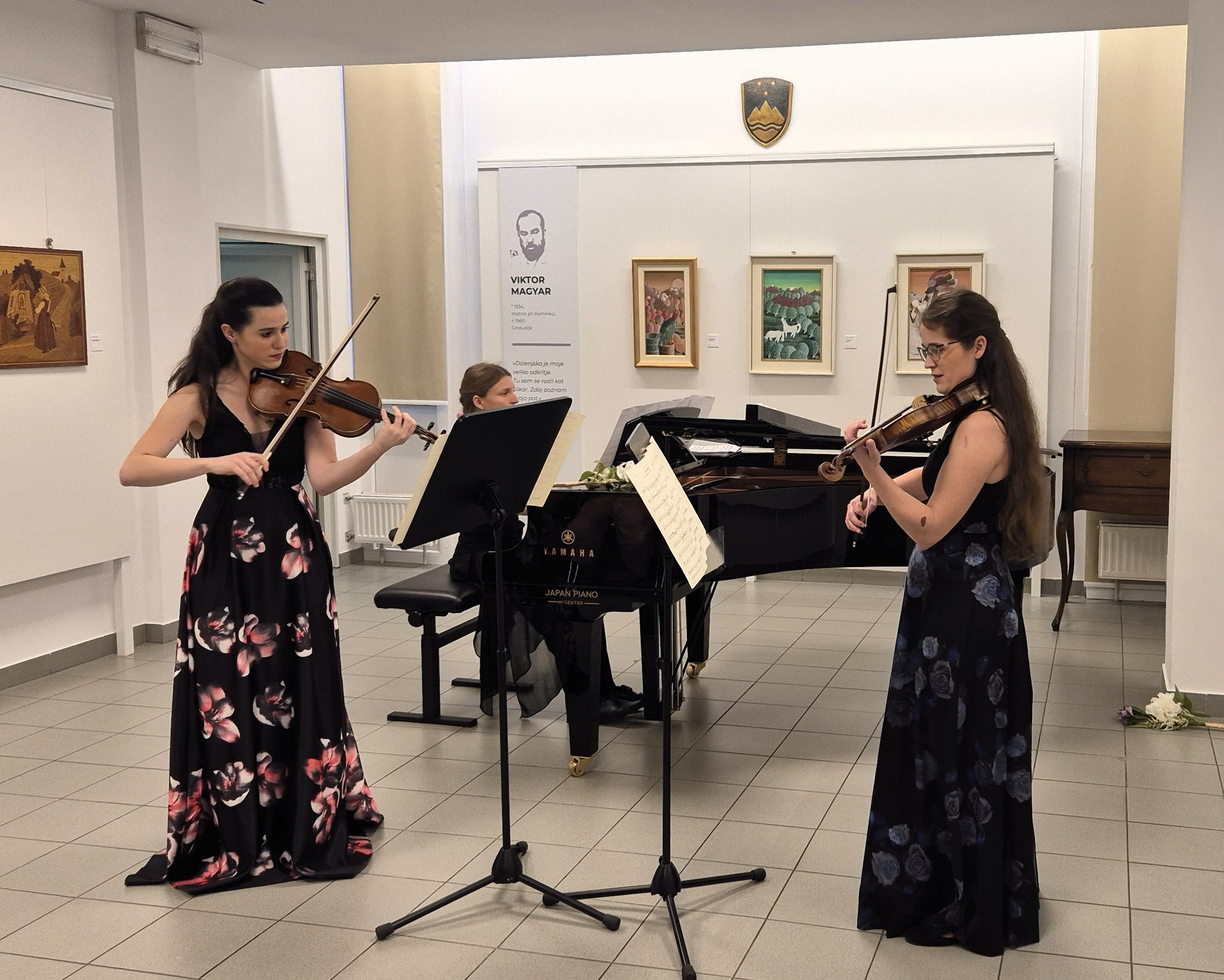 Četrtkova sozvočja, 4. koncert: Manja Slak, violina in Eva Zec, klavir