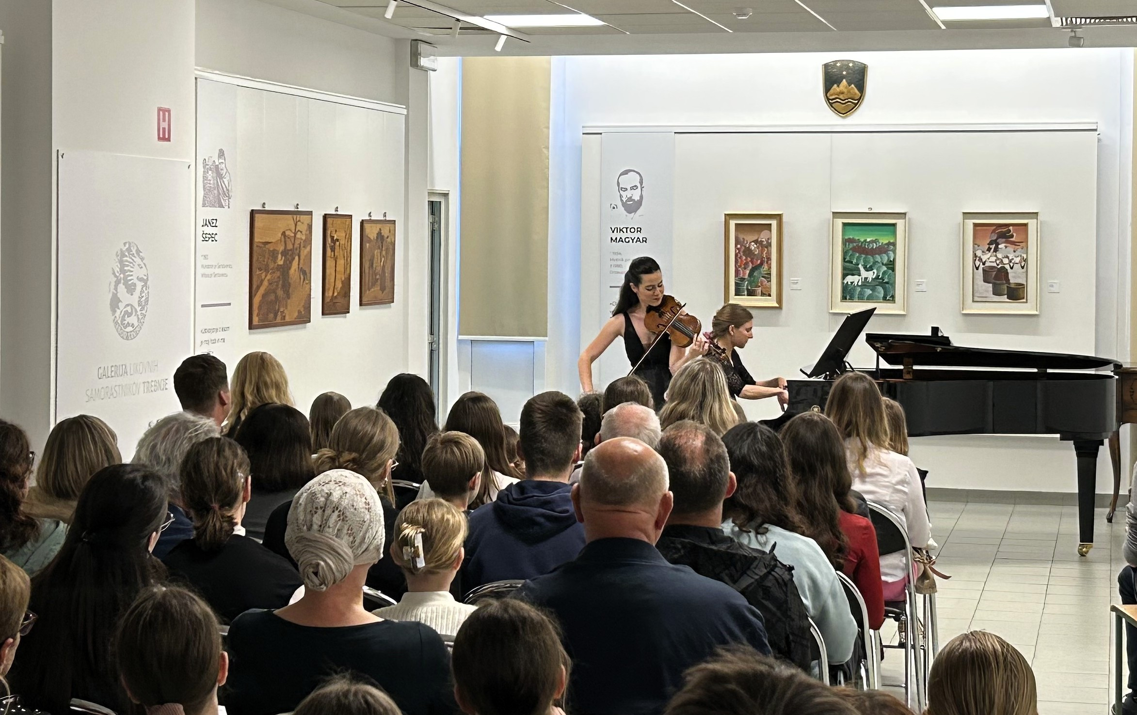 Četrtkova sozvočja, 4. koncert: Manja Slak, violina in Eva Zec, klavir