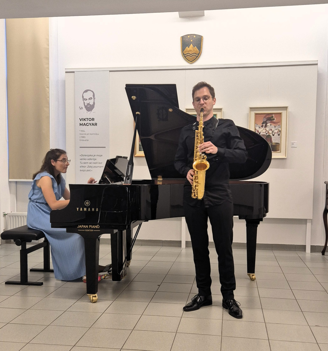 Četrtkova sozvočja: Jan Gričar, saksofon in Neža Bregar, klavir