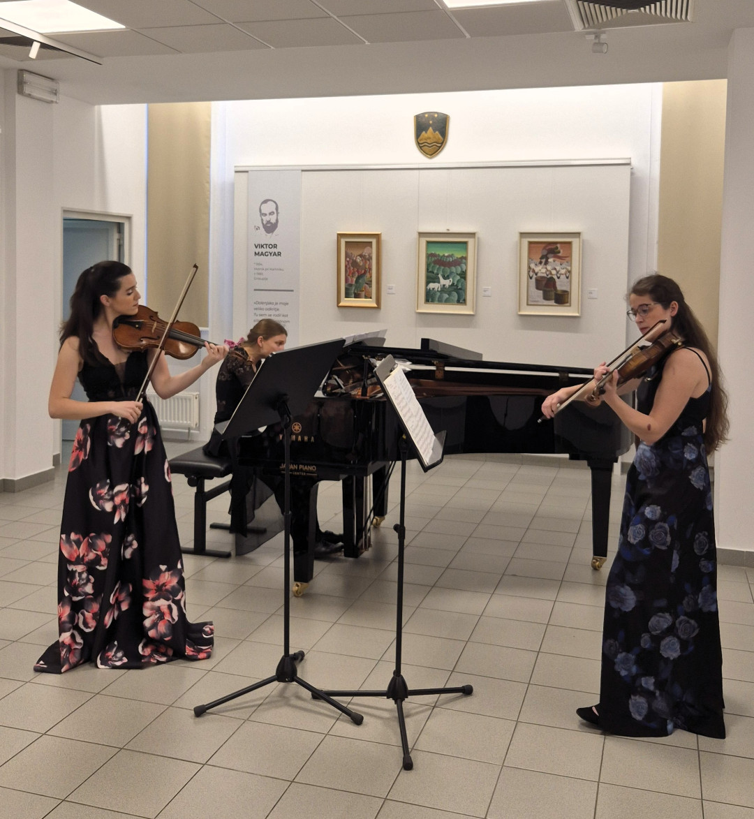 Četrtkova sozvočja: Manja Slak, violina in Eva Zec, klavir