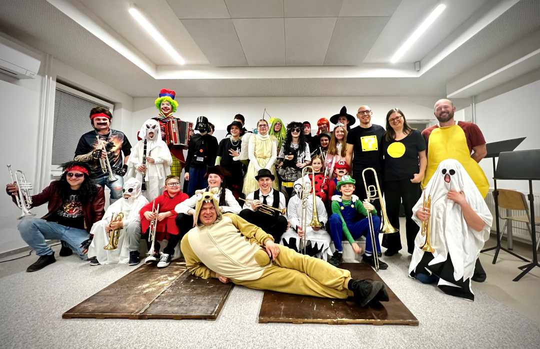 Družinski pustni nastop oddelka trobil