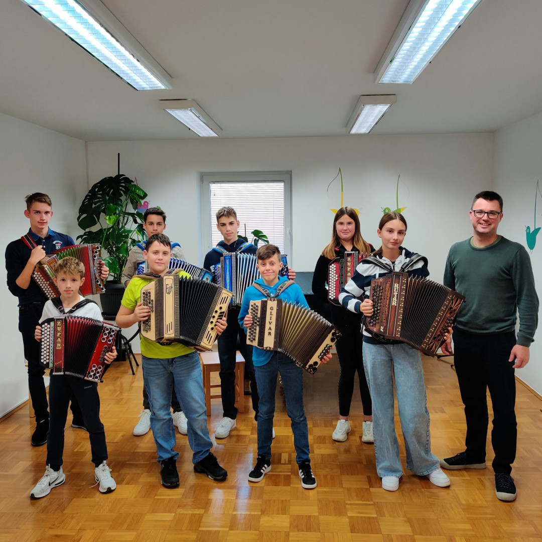 Interni razredni nastop učencev diatonične harmonike