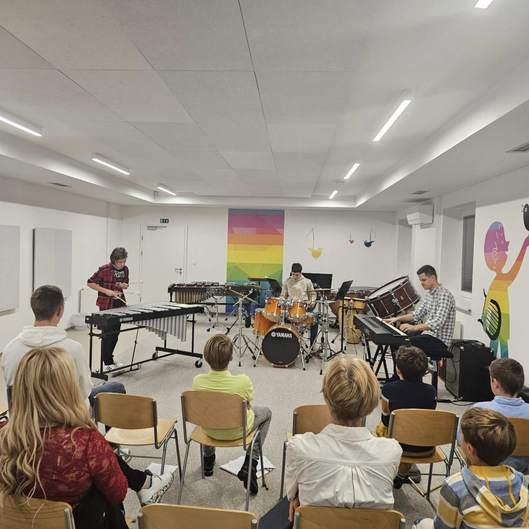 Interni razredni nastop učencev tolkal