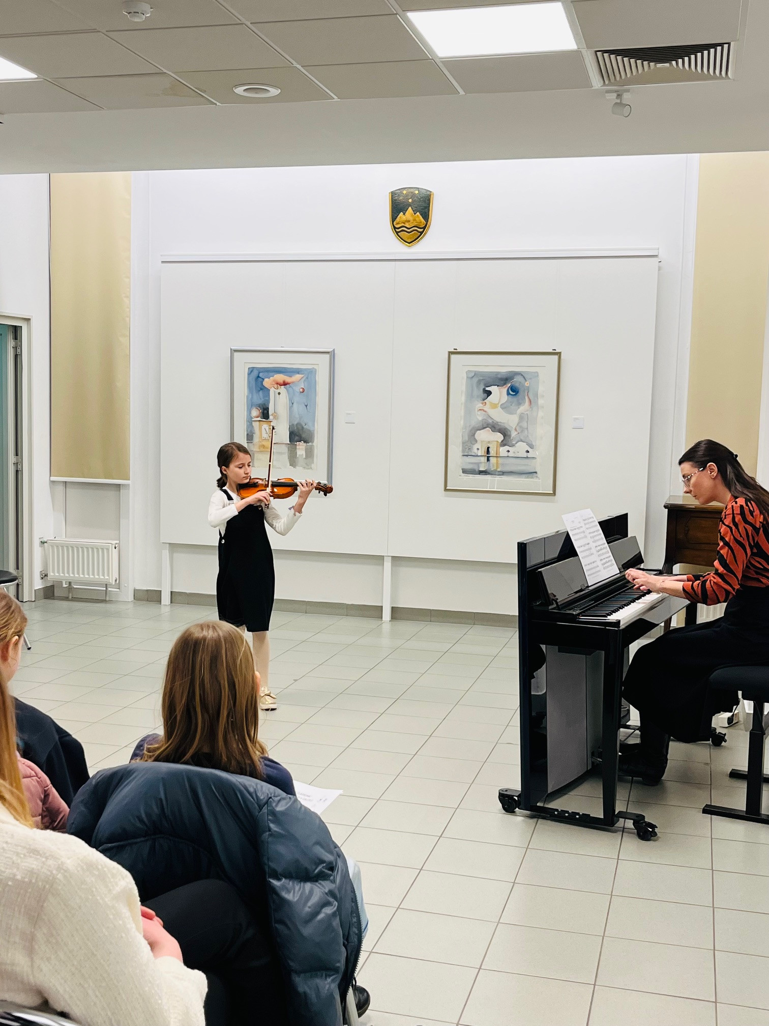 Mladi glasbeniki nastopajo v galeriji - 1. koncert