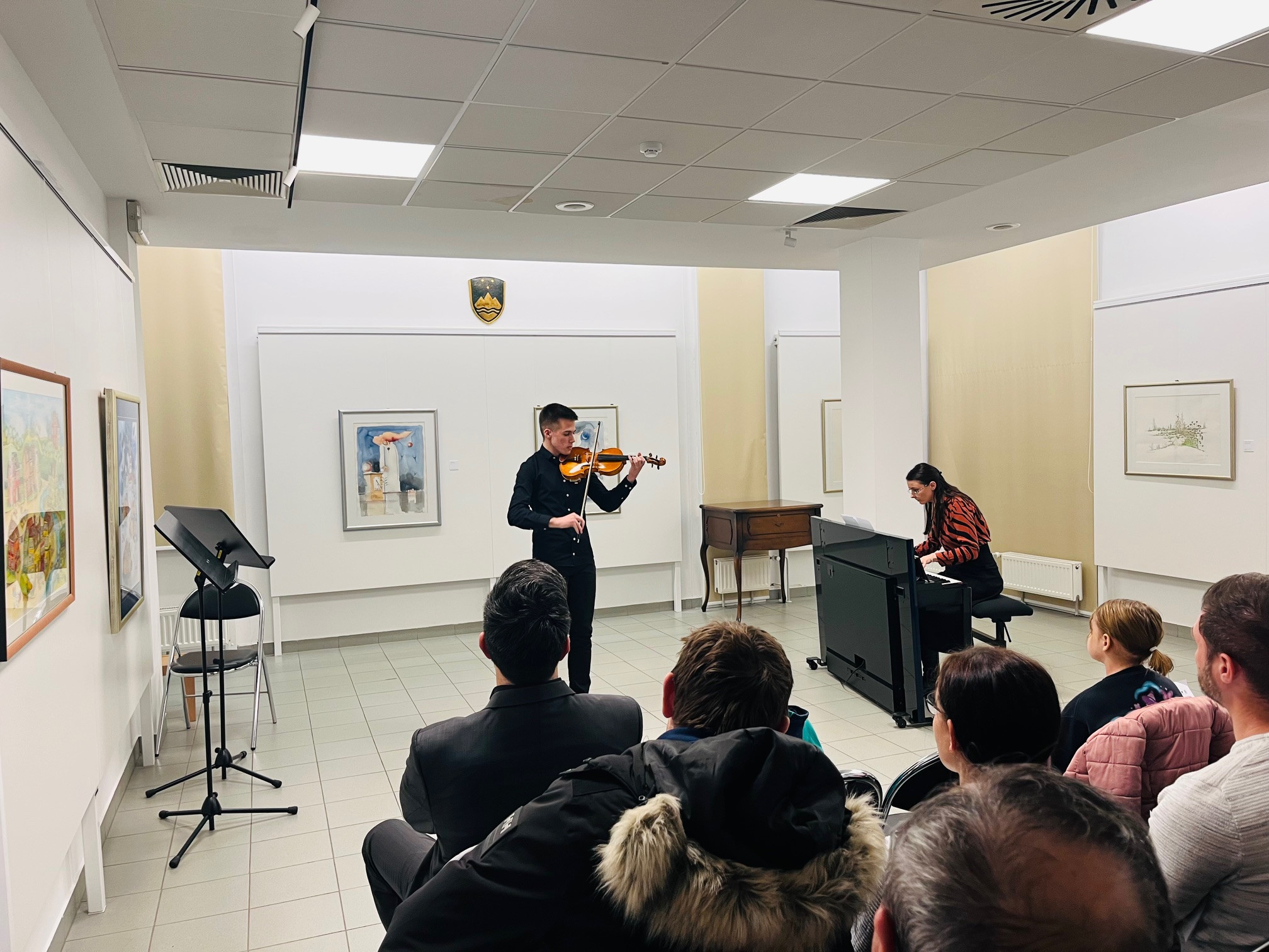 Mladi glasbeniki nastopajo v galeriji - 1. koncert