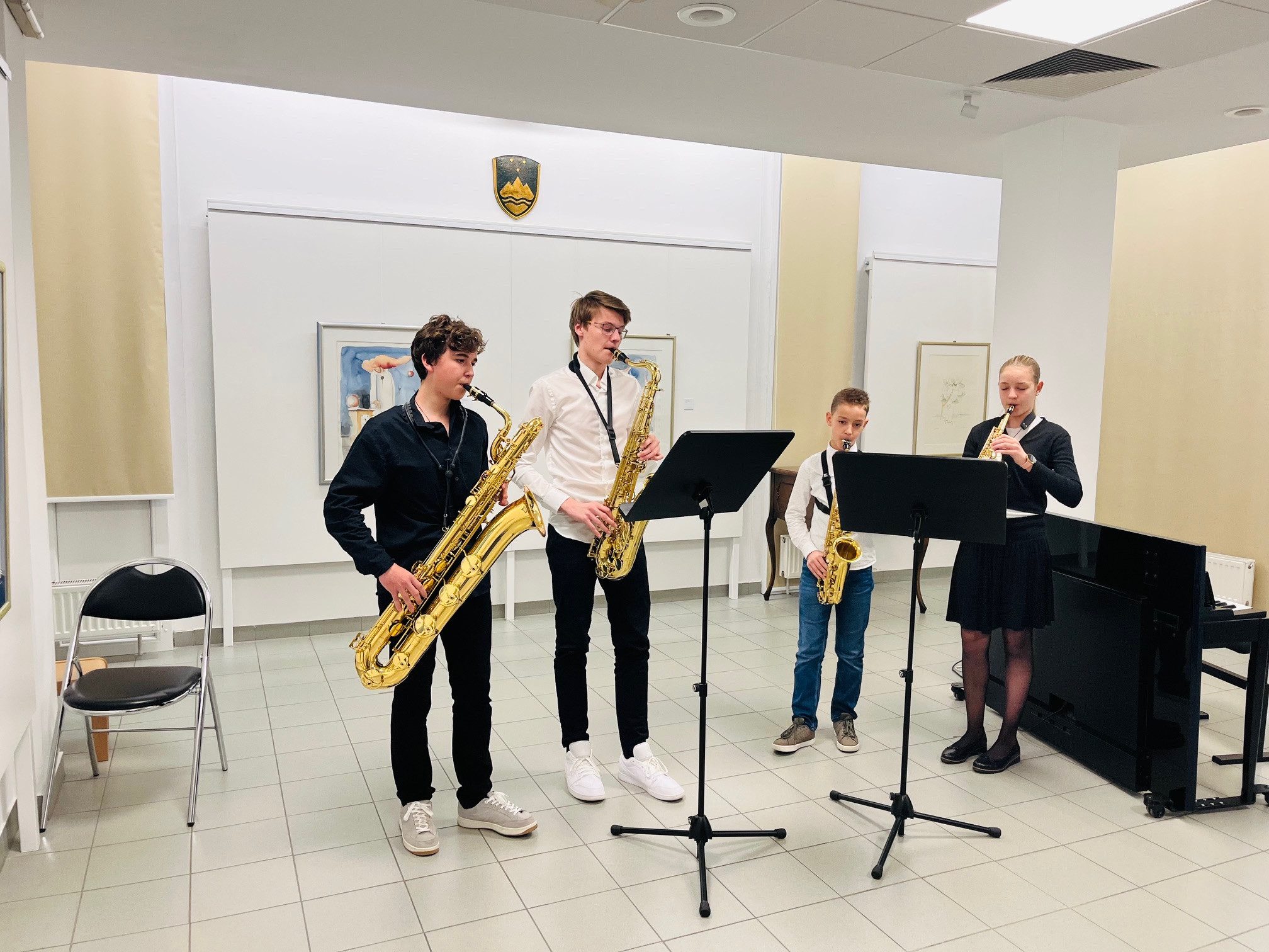 Mladi glasbeniki nastopajo v galeriji - 1. koncert