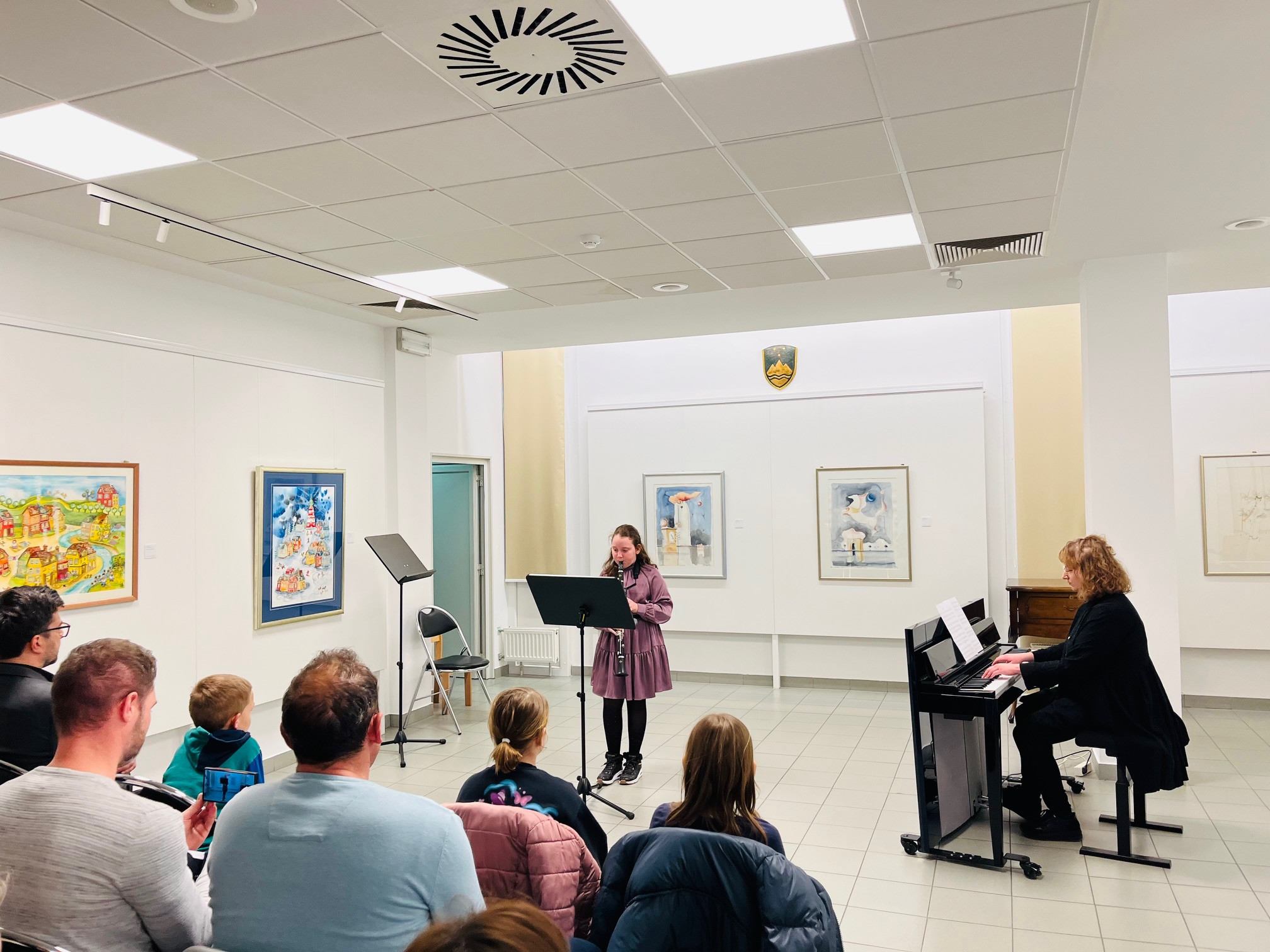 Mladi glasbeniki nastopajo v galeriji - 1. koncert