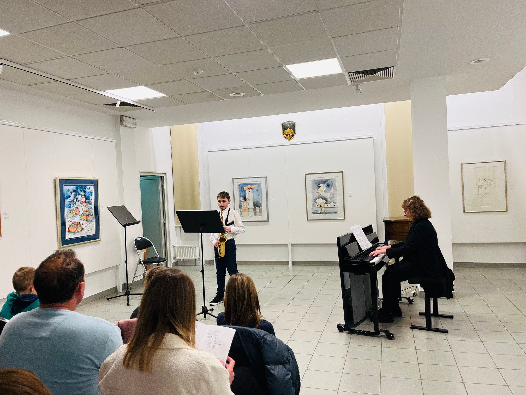 Mladi glasbeniki nastopajo v galeriji - 1. koncert