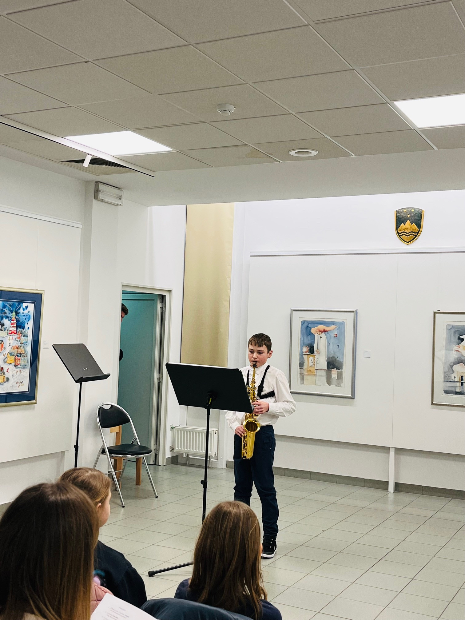 Mladi glasbeniki nastopajo v galeriji - 1. koncert