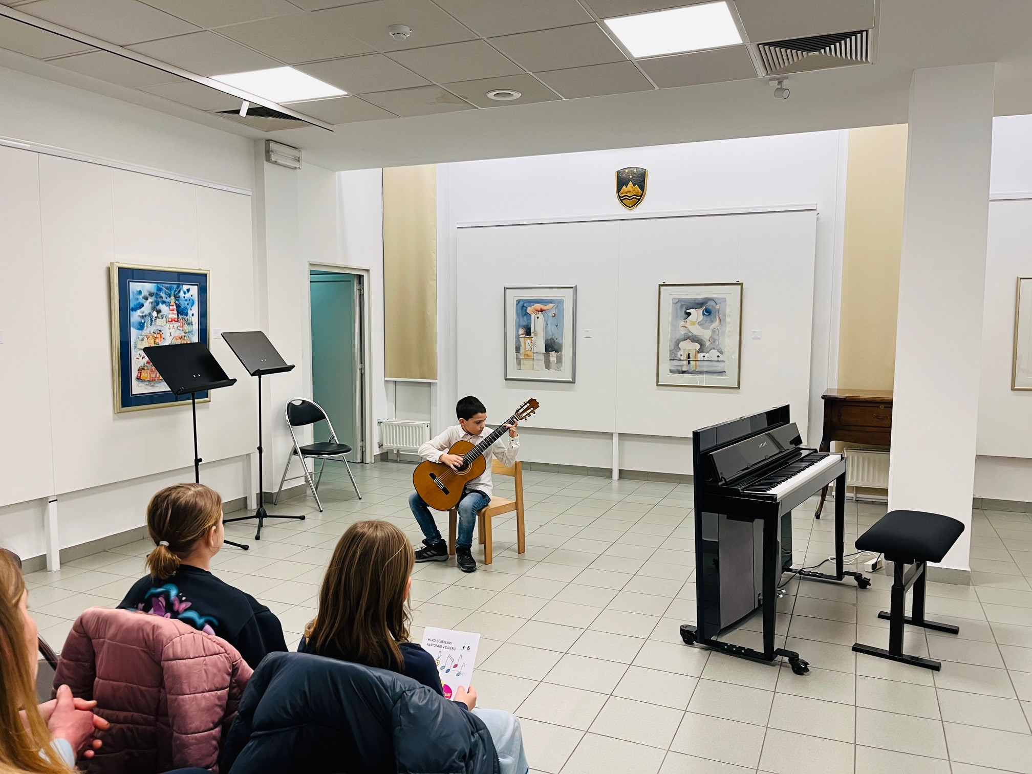 Mladi glasbeniki nastopajo v galeriji - 1. koncert