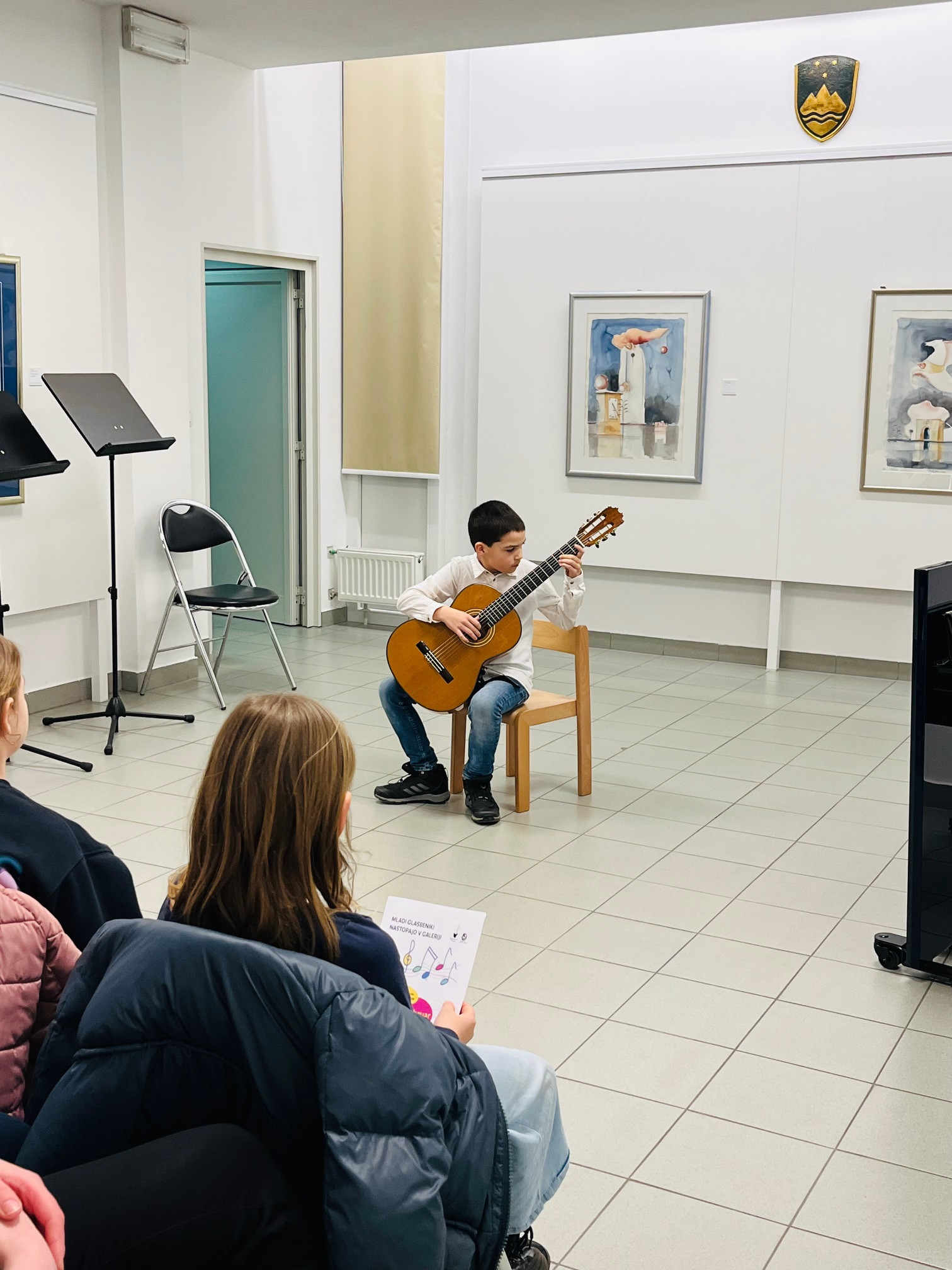 Mladi glasbeniki nastopajo v galeriji - 1. koncert