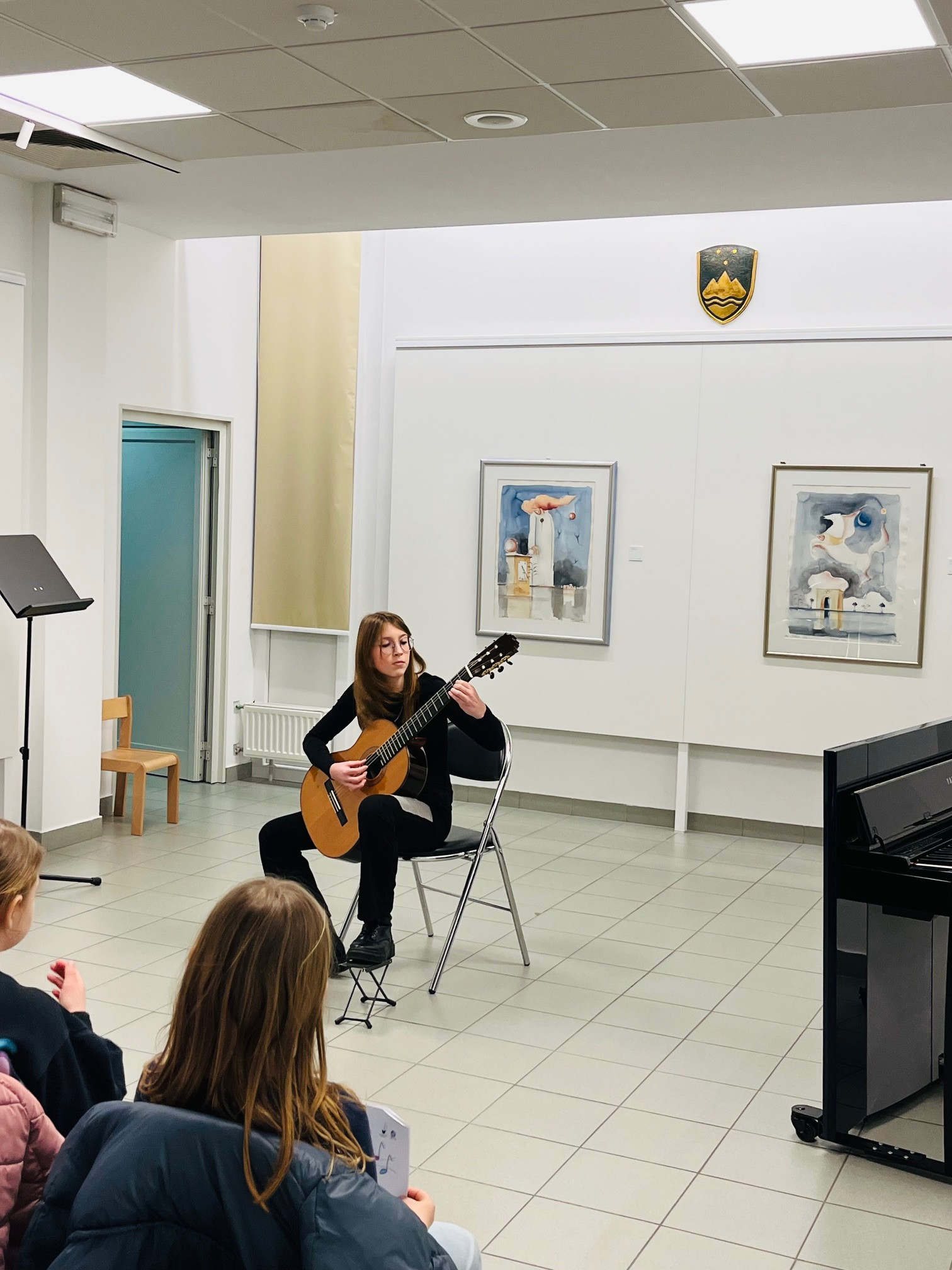 Mladi glasbeniki nastopajo v galeriji - 1. koncert