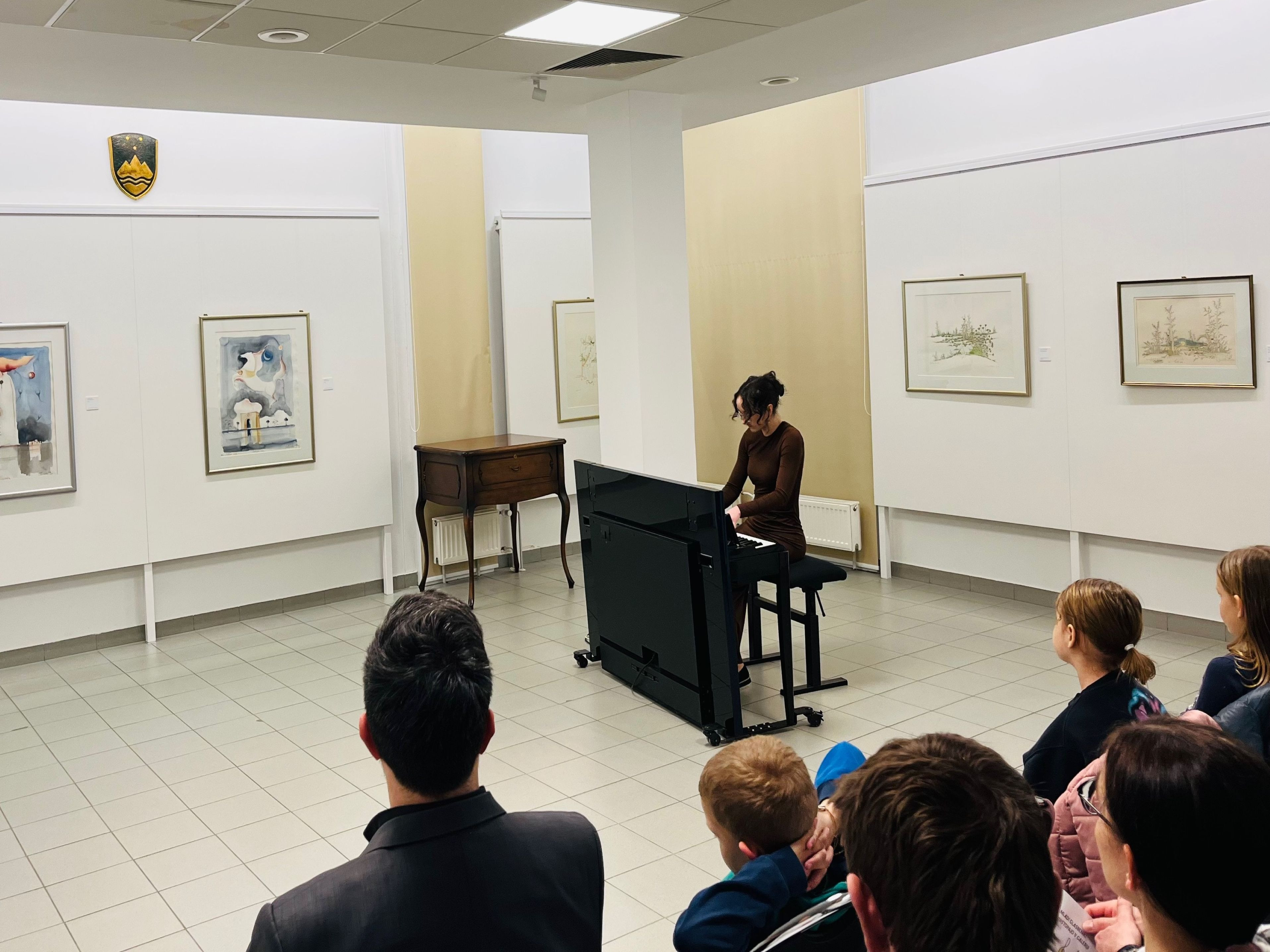 Mladi glasbeniki nastopajo v galeriji - 1. koncert