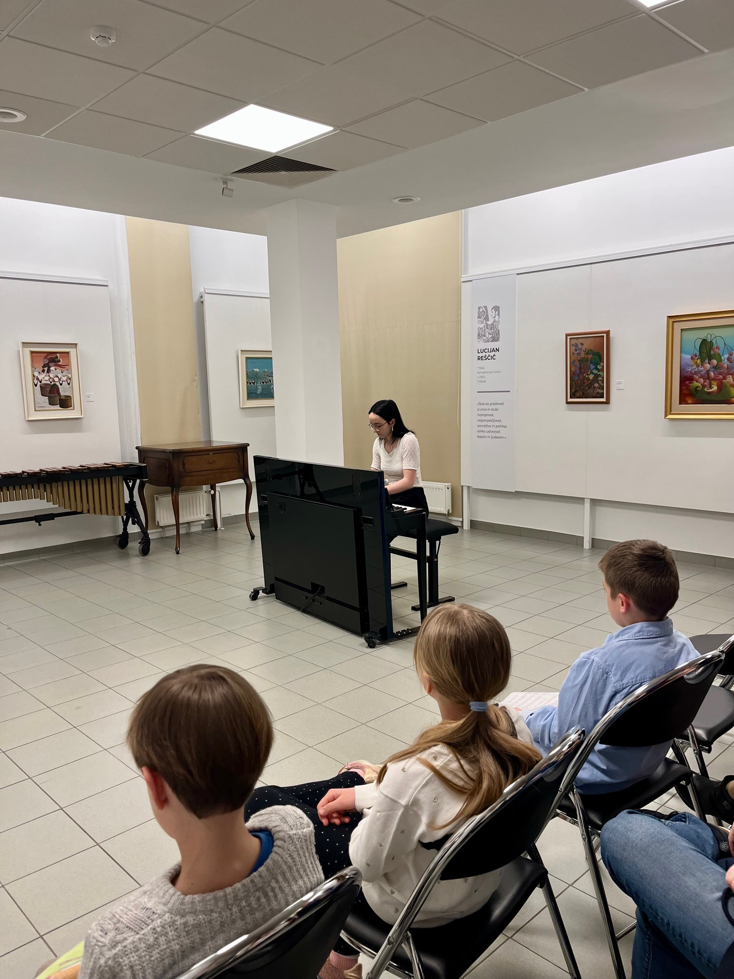 Mladi glasbeniki nastopajo v galeriji - 2. koncert