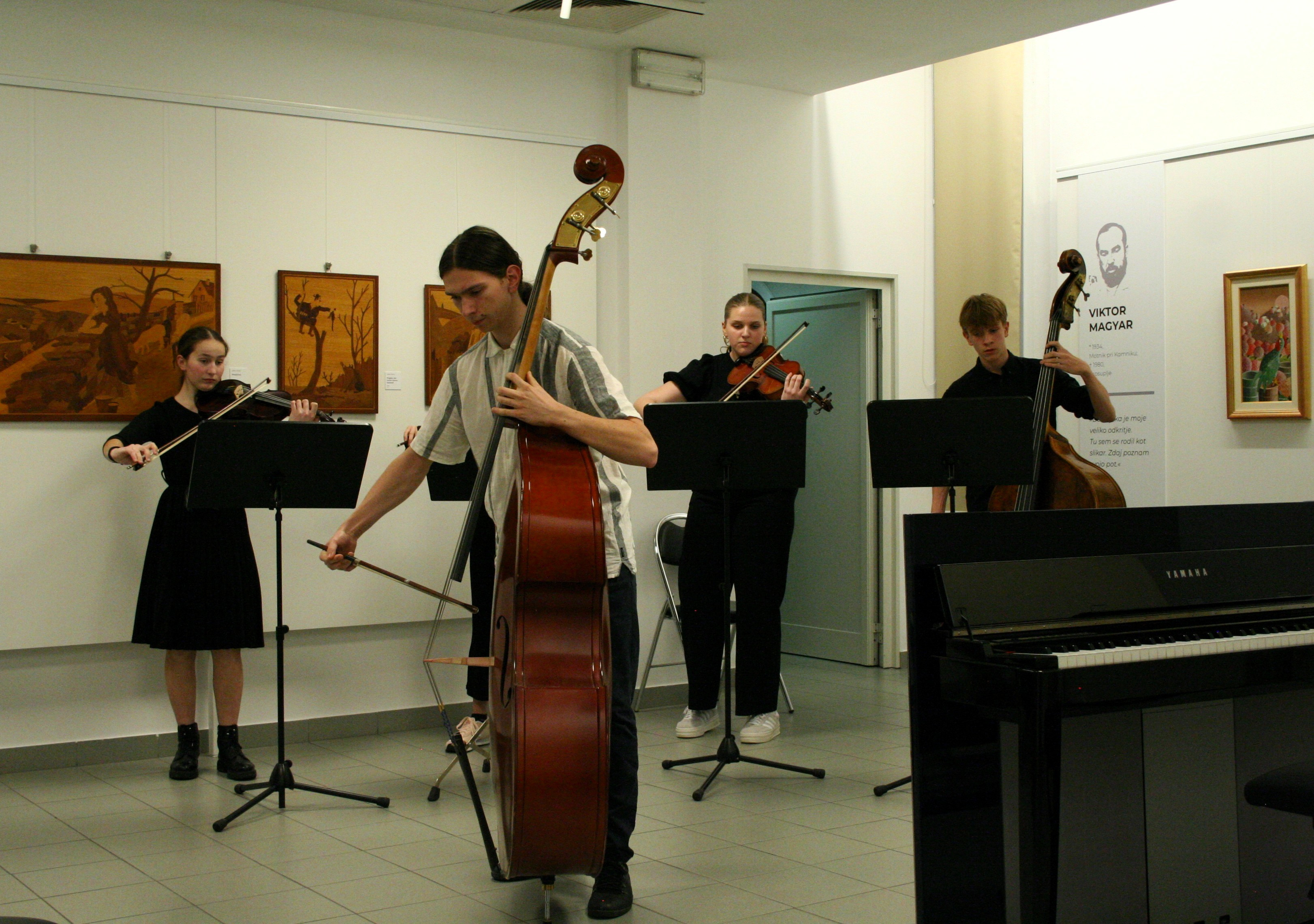 Mladi glasbeniki nastopajo v galeriji - 2. koncert