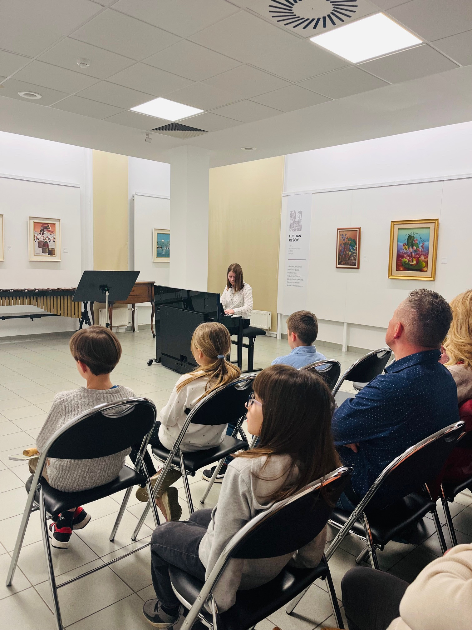 Mladi glasbeniki nastopajo v galeriji - 2. koncert