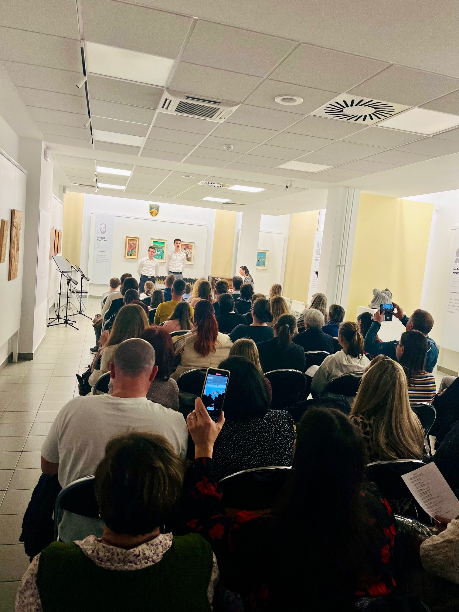 Mladi glasbeniki nastopajo v galeriji - 2. koncert