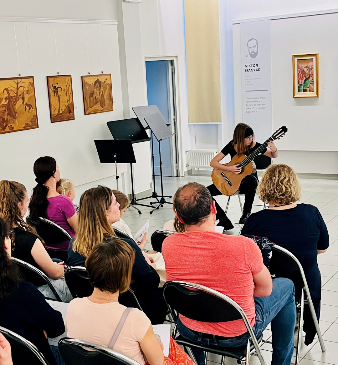 Mladi glasbeniki nastopajo v galeriji - 3. koncert