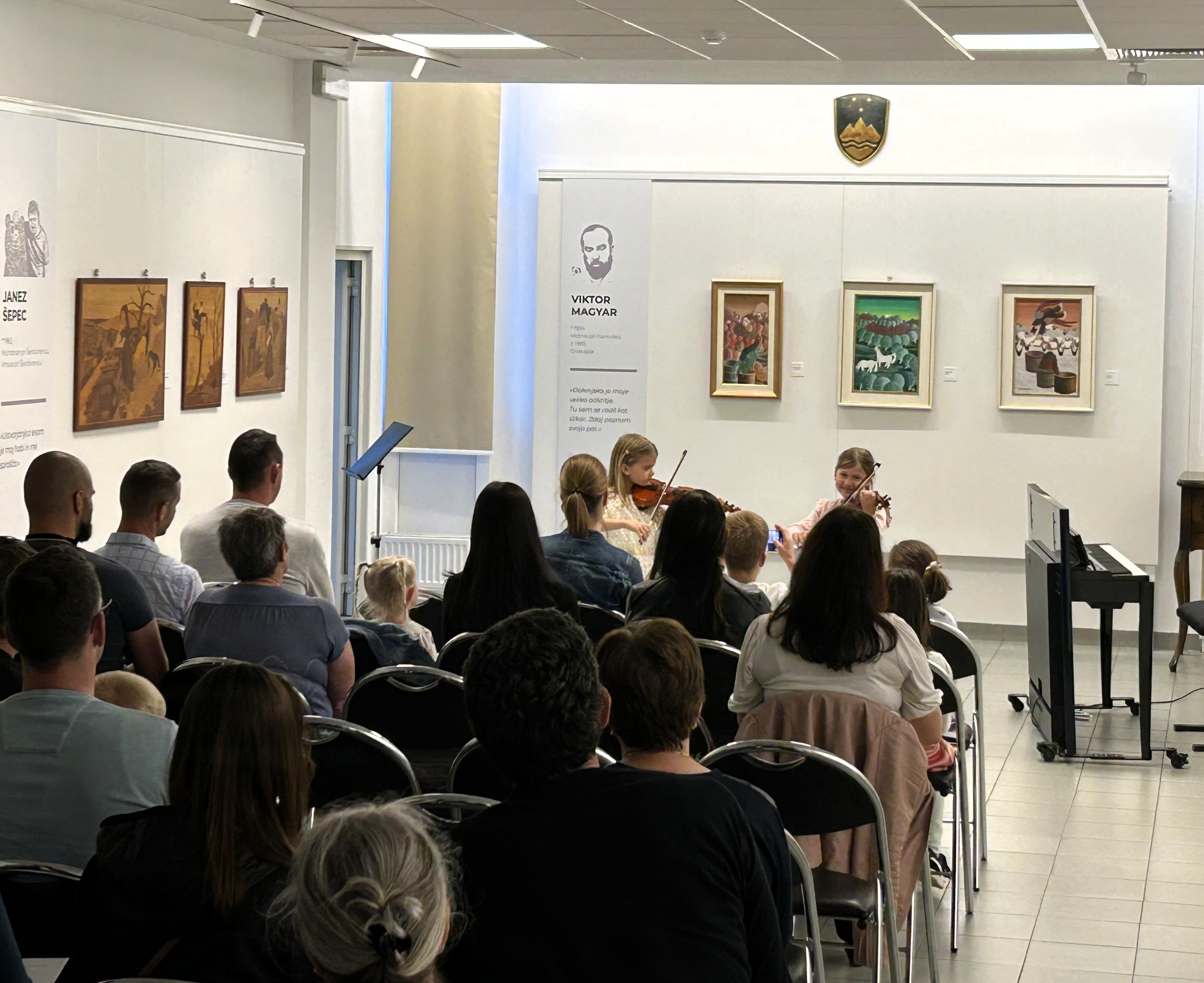 Mladi glasbeniki nastopajo v galeriji - 4. koncert