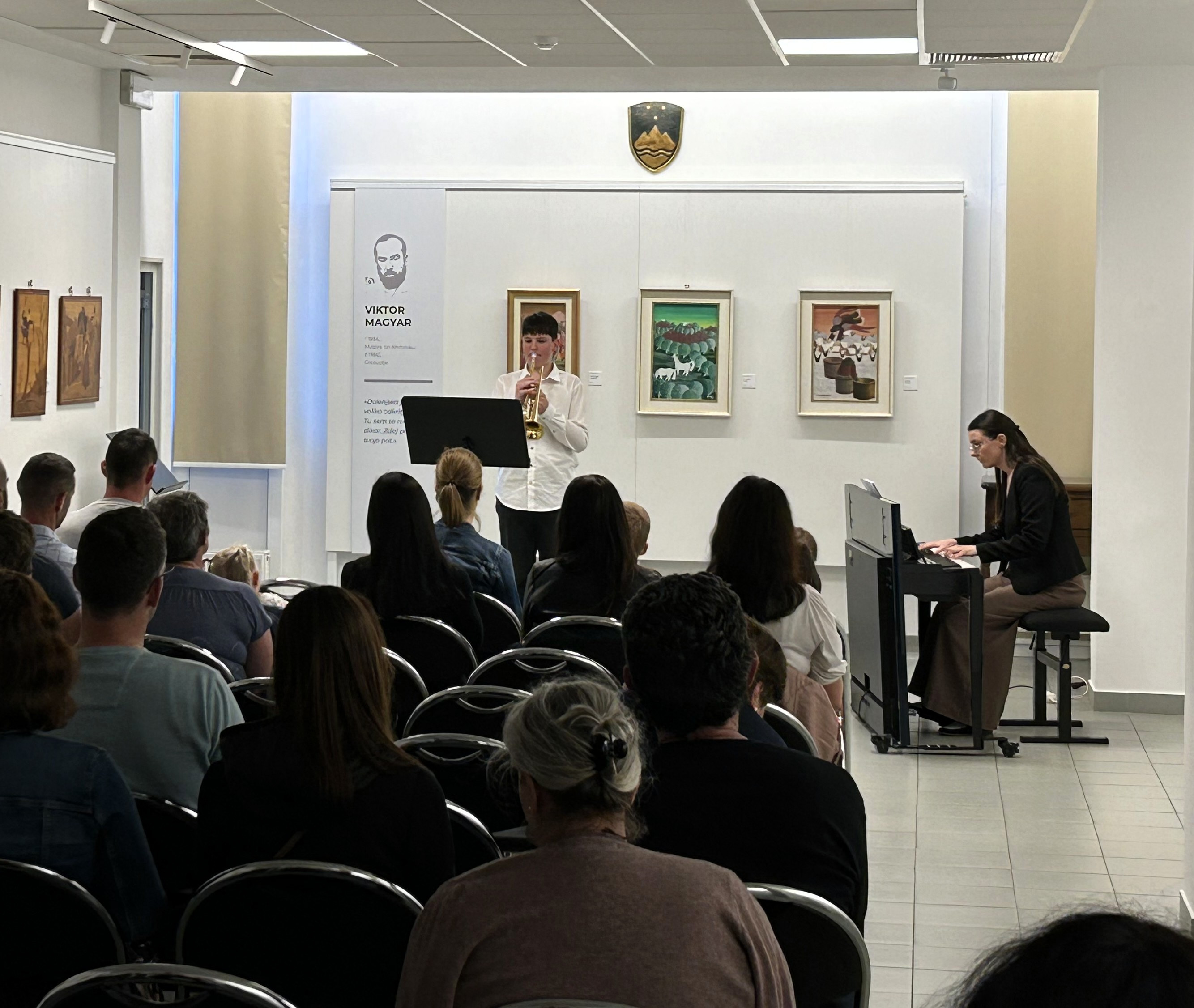 Mladi glasbeniki nastopajo v galeriji - 4. koncert