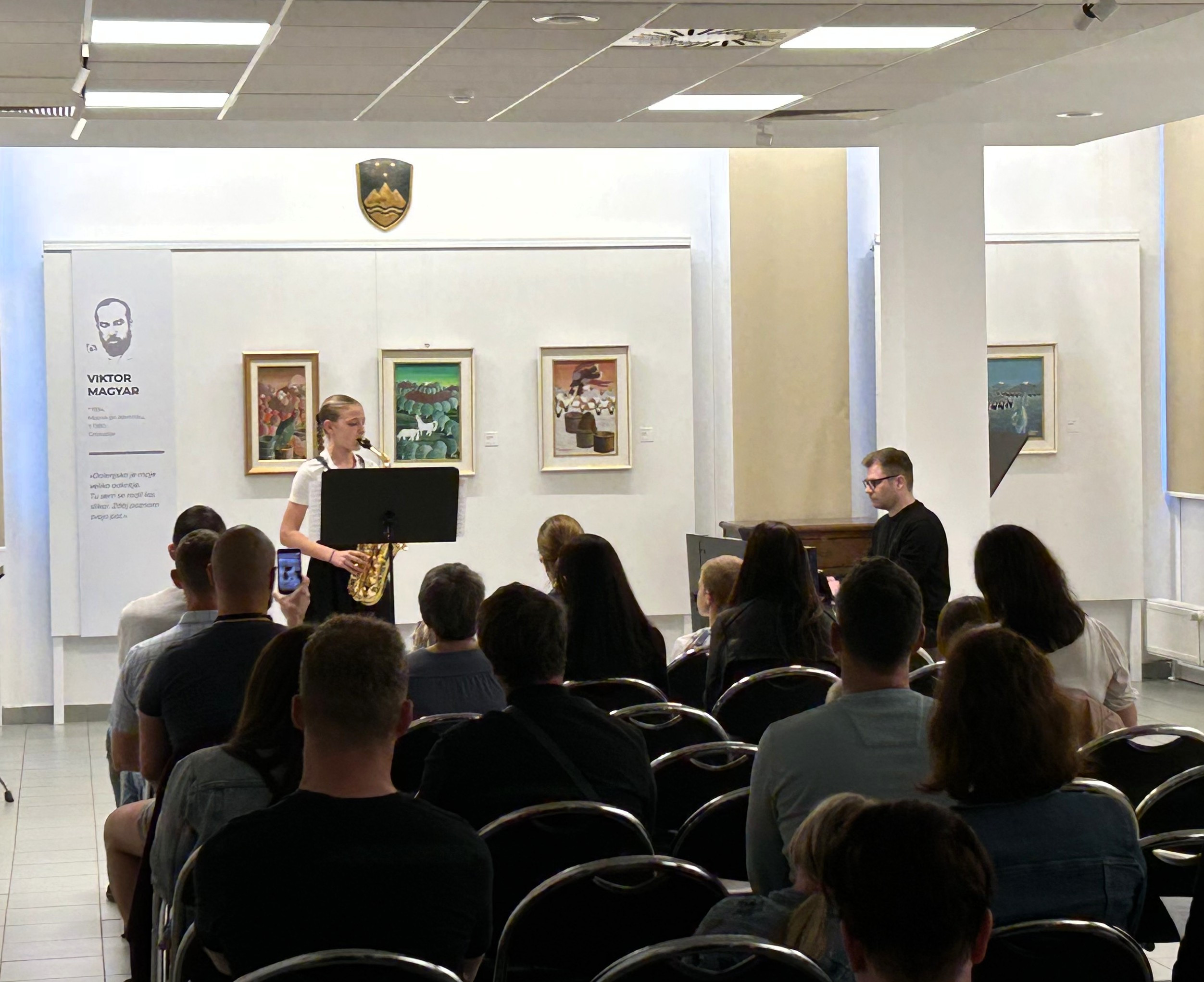 Mladi glasbeniki nastopajo v galeriji - 4. koncert