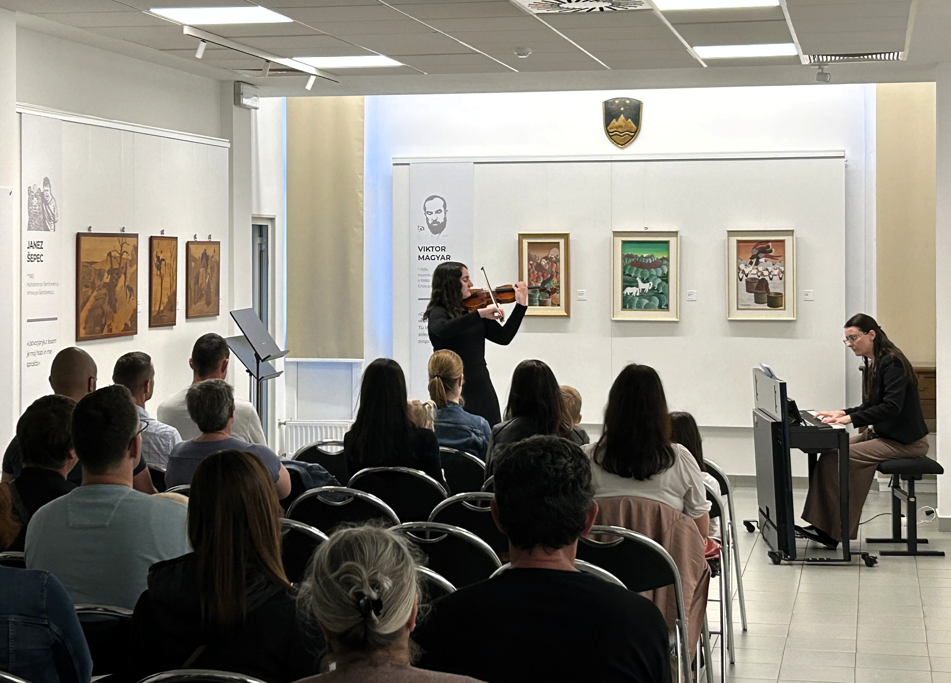 Mladi glasbeniki nastopajo v galeriji - 4. koncert