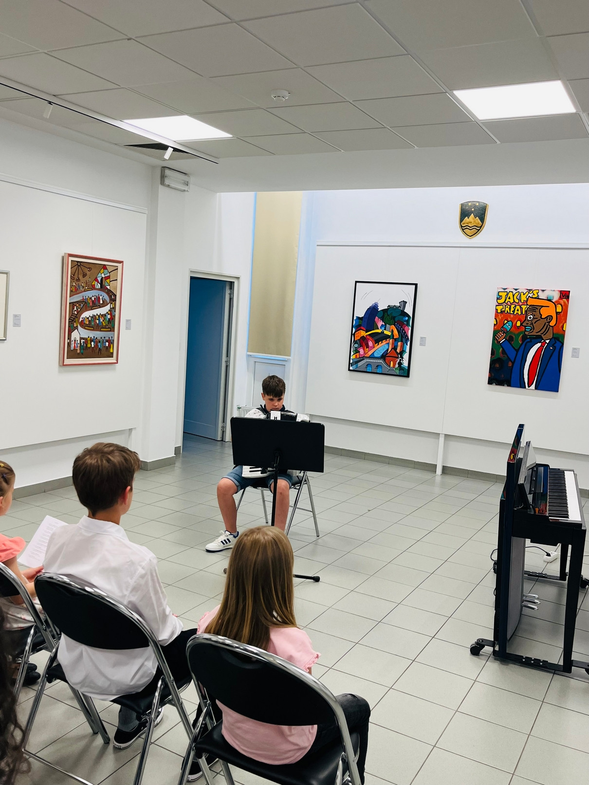 Mladi glasbeniki nastopajo v galeriji - 5. koncert