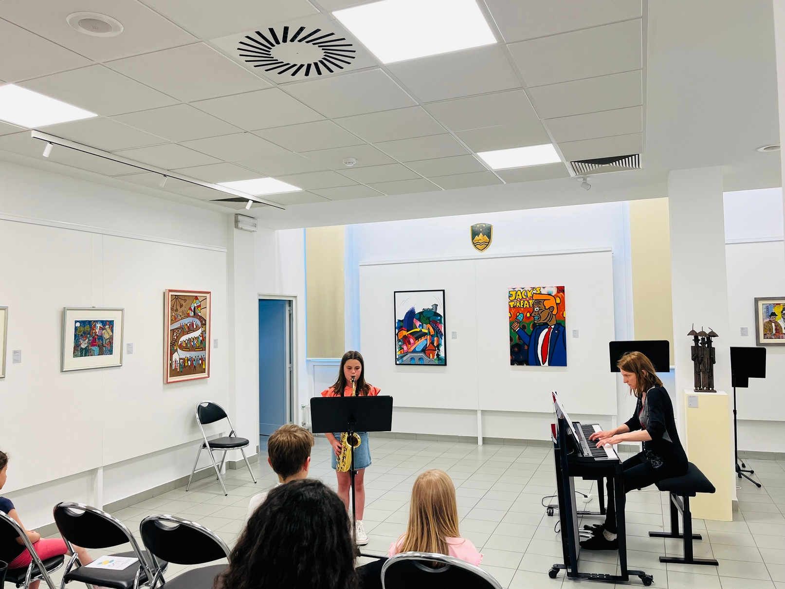 Mladi glasbeniki nastopajo v galeriji - 5. koncert