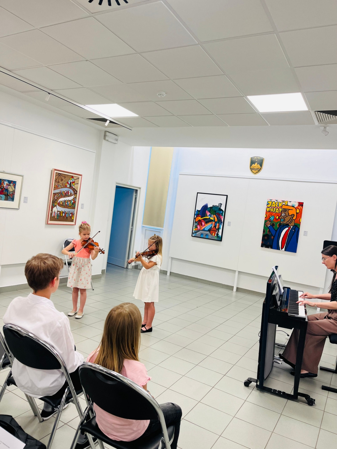 Mladi glasbeniki nastopajo v galeriji - 5. koncert