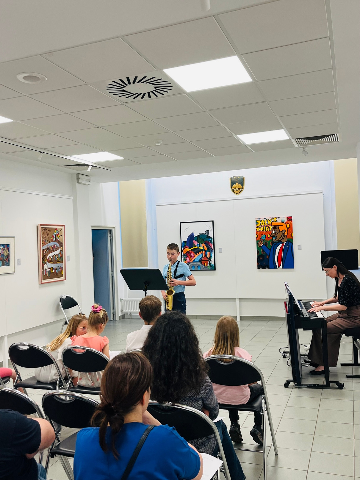 Mladi glasbeniki nastopajo v galeriji - 5. koncert