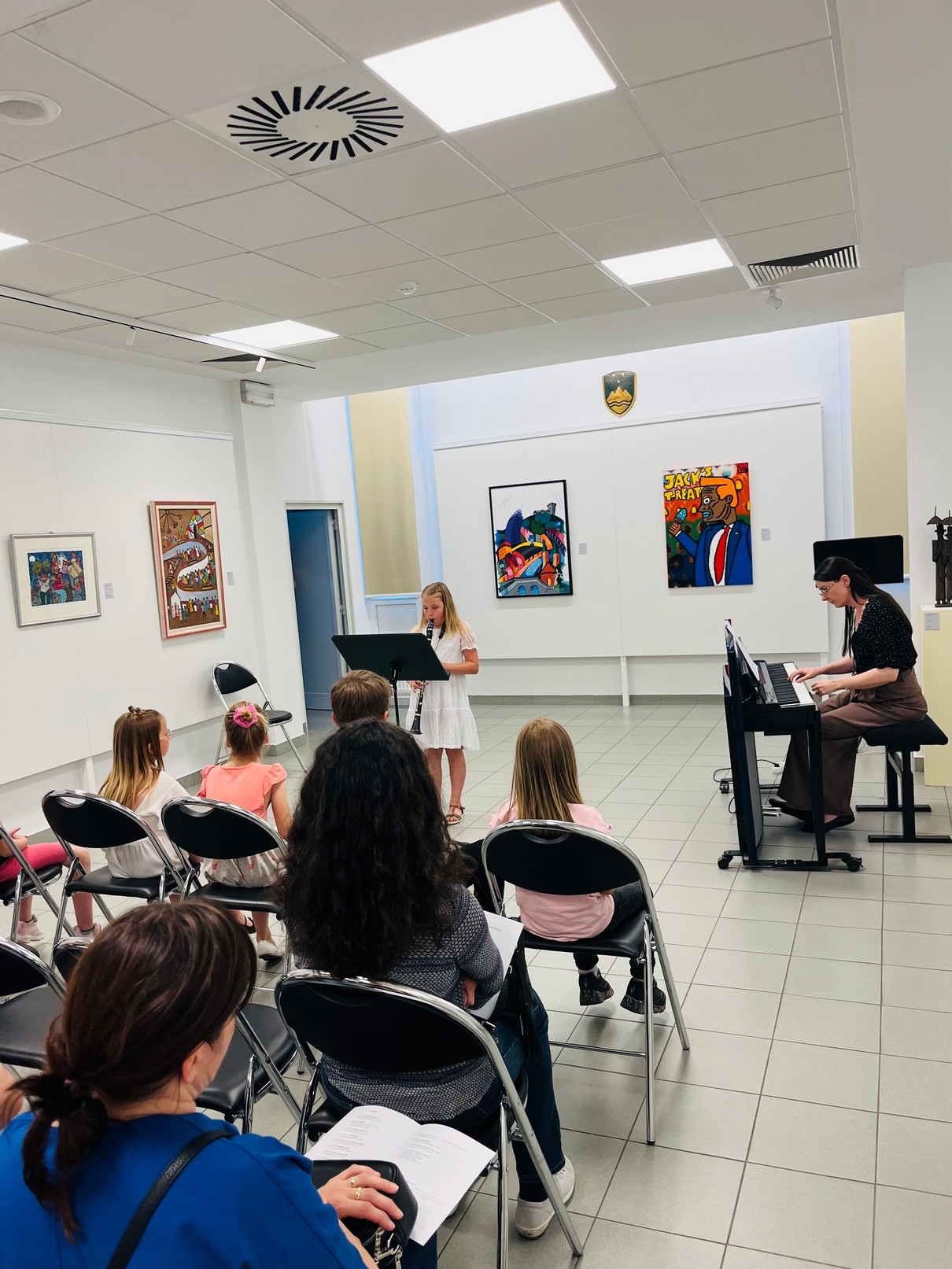 Mladi glasbeniki nastopajo v galeriji - 5. koncert