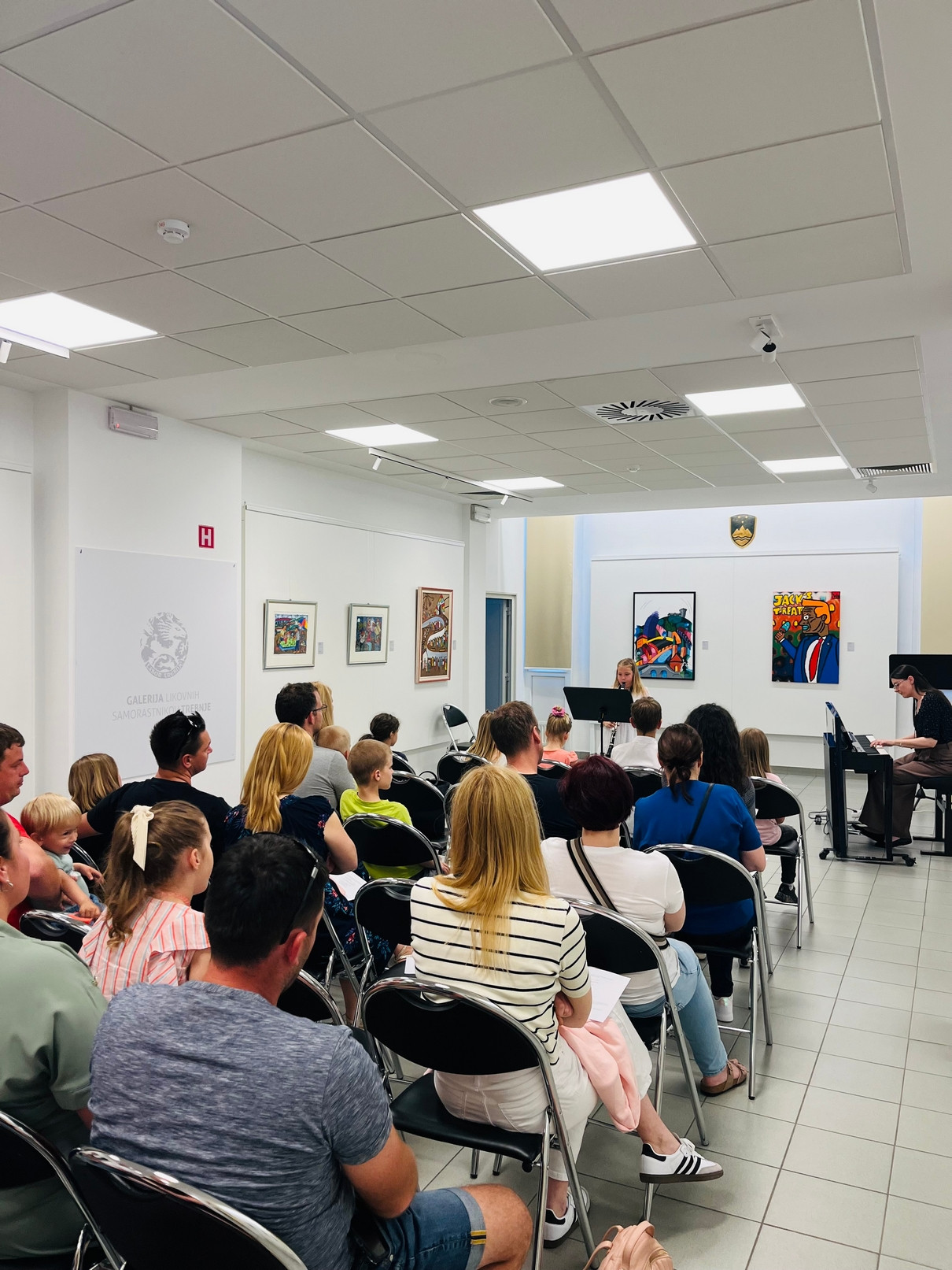 Mladi glasbeniki nastopajo v galeriji - 5. koncert