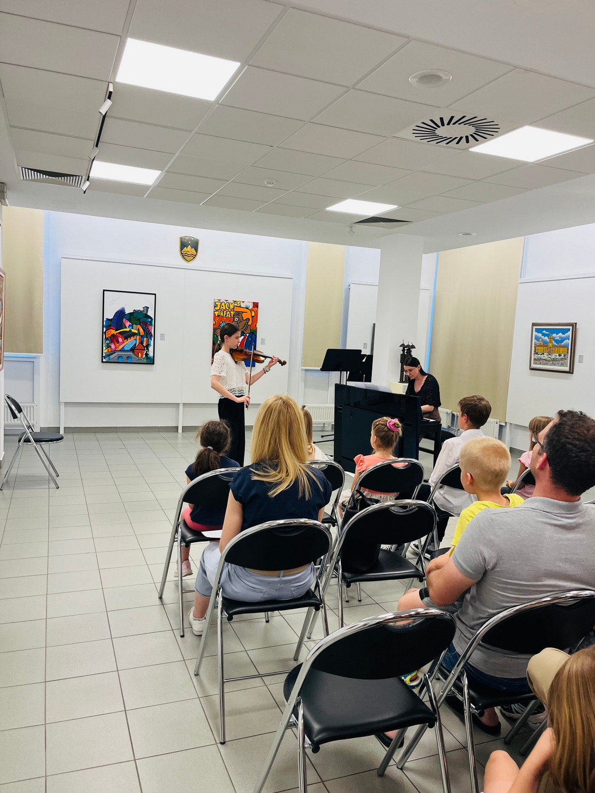 Mladi glasbeniki nastopajo v galeriji - 5. koncert